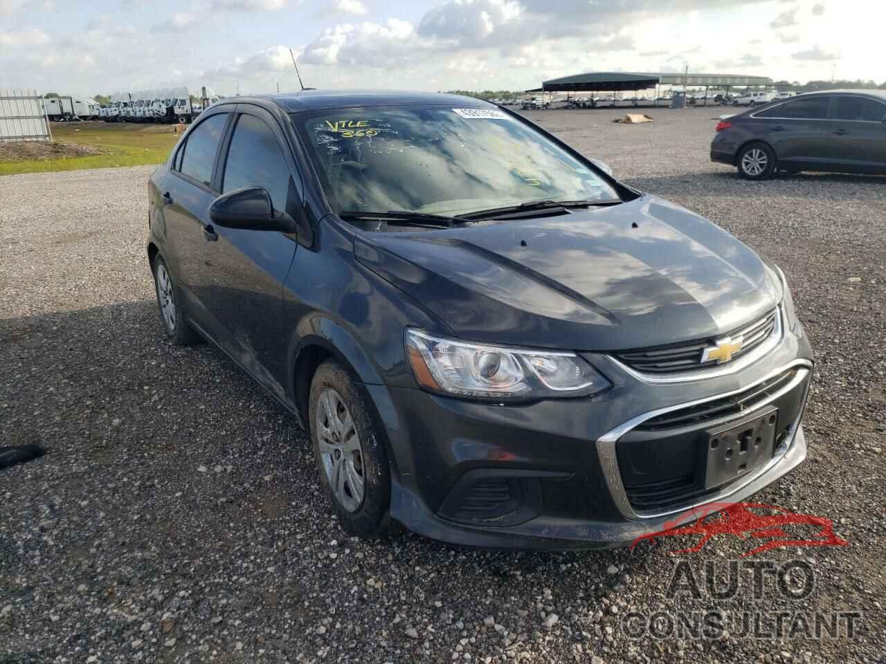 CHEVROLET SONIC 2018 - 1G1JB5SH0J4106062