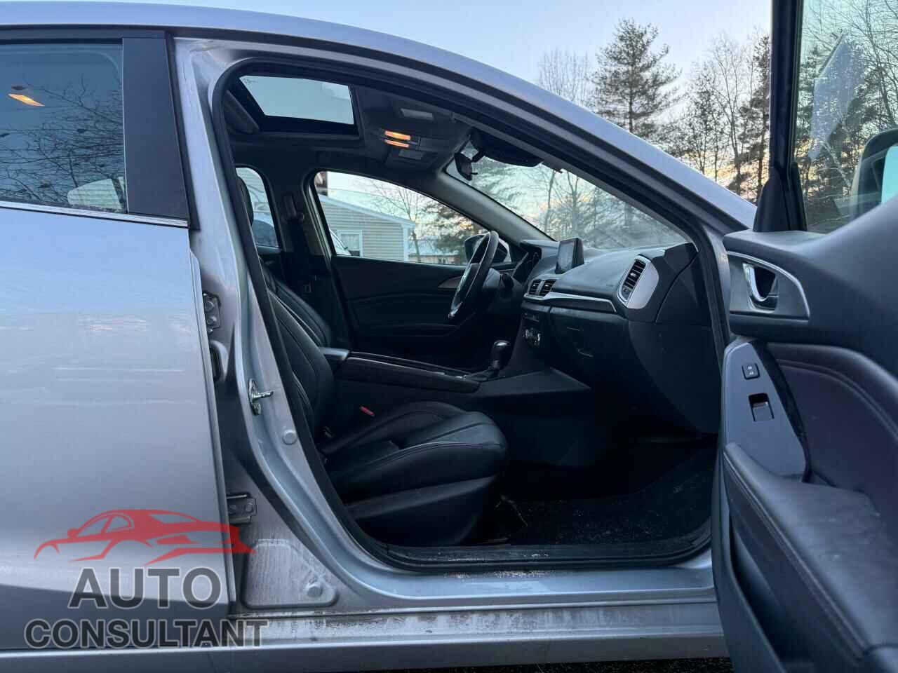 MAZDA 3 2017 - 3MZBN1L39HM148496