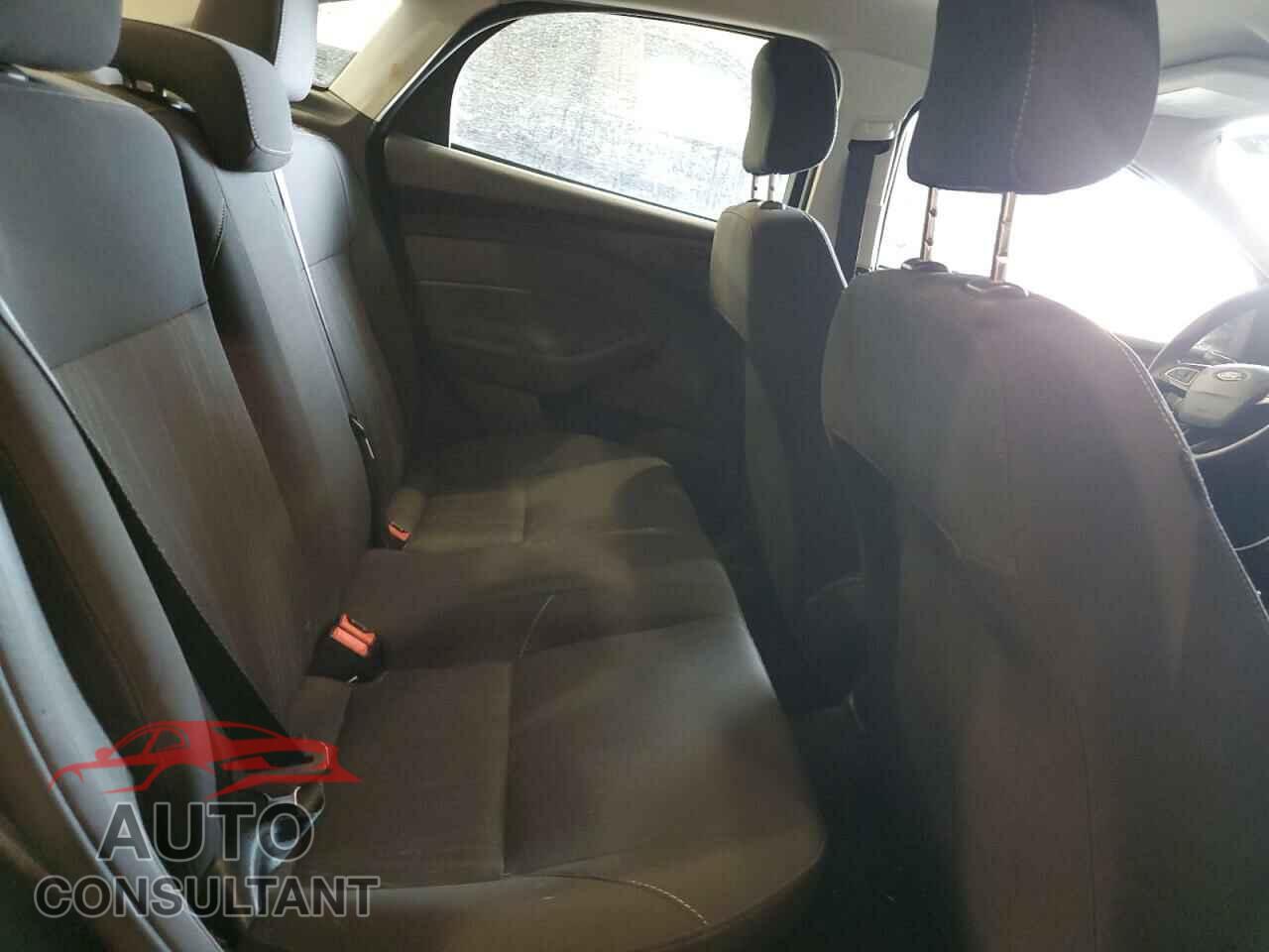 FORD FOCUS 2015 - 1FADP3E20FL220177