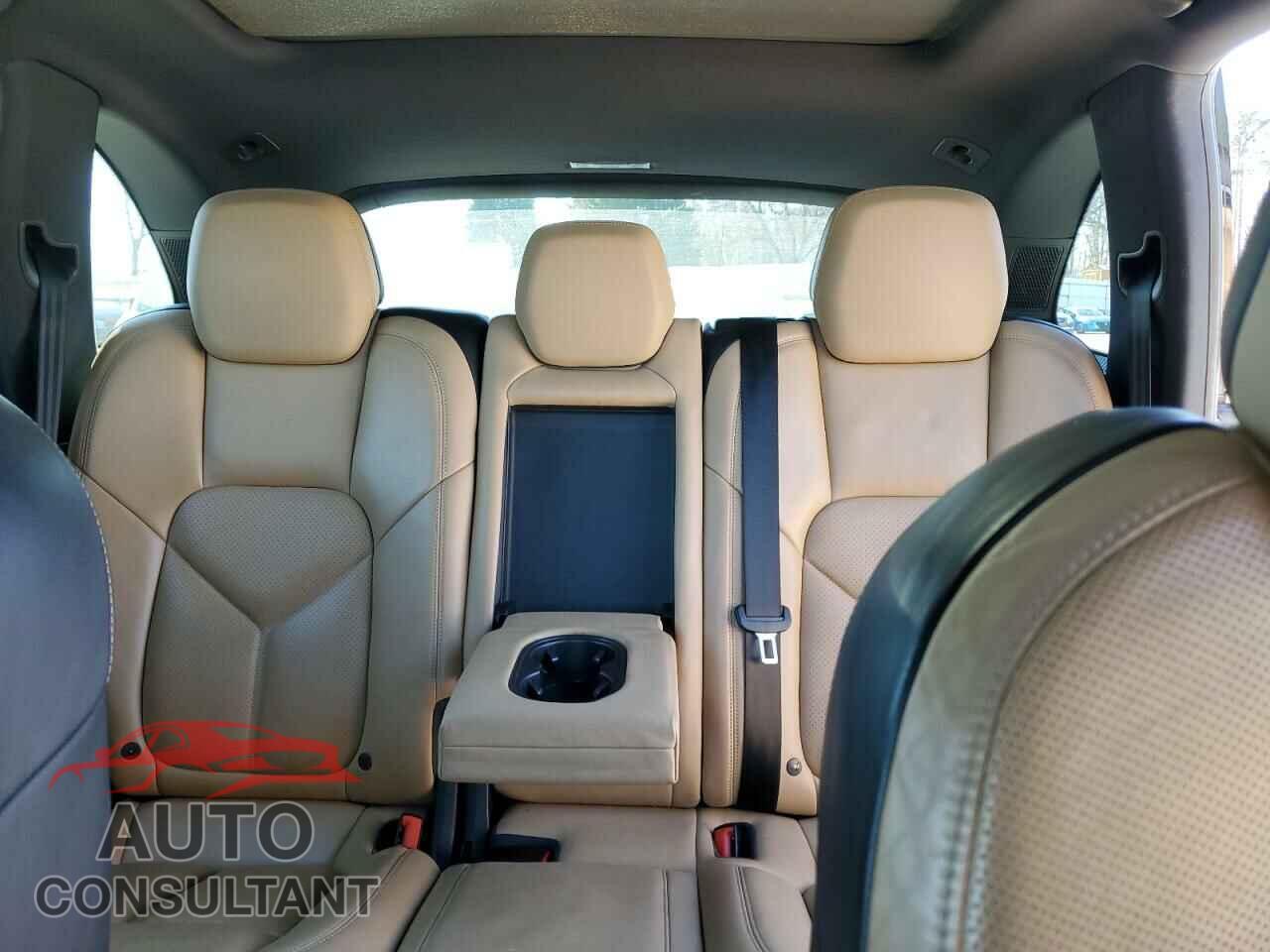 PORSCHE CAYENNE 2016 - WP1AA2A29GKA13923