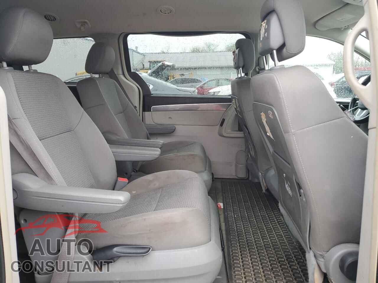 VOLKSWAGEN All Models 2011 - 2V4RW4DG6BR803012
