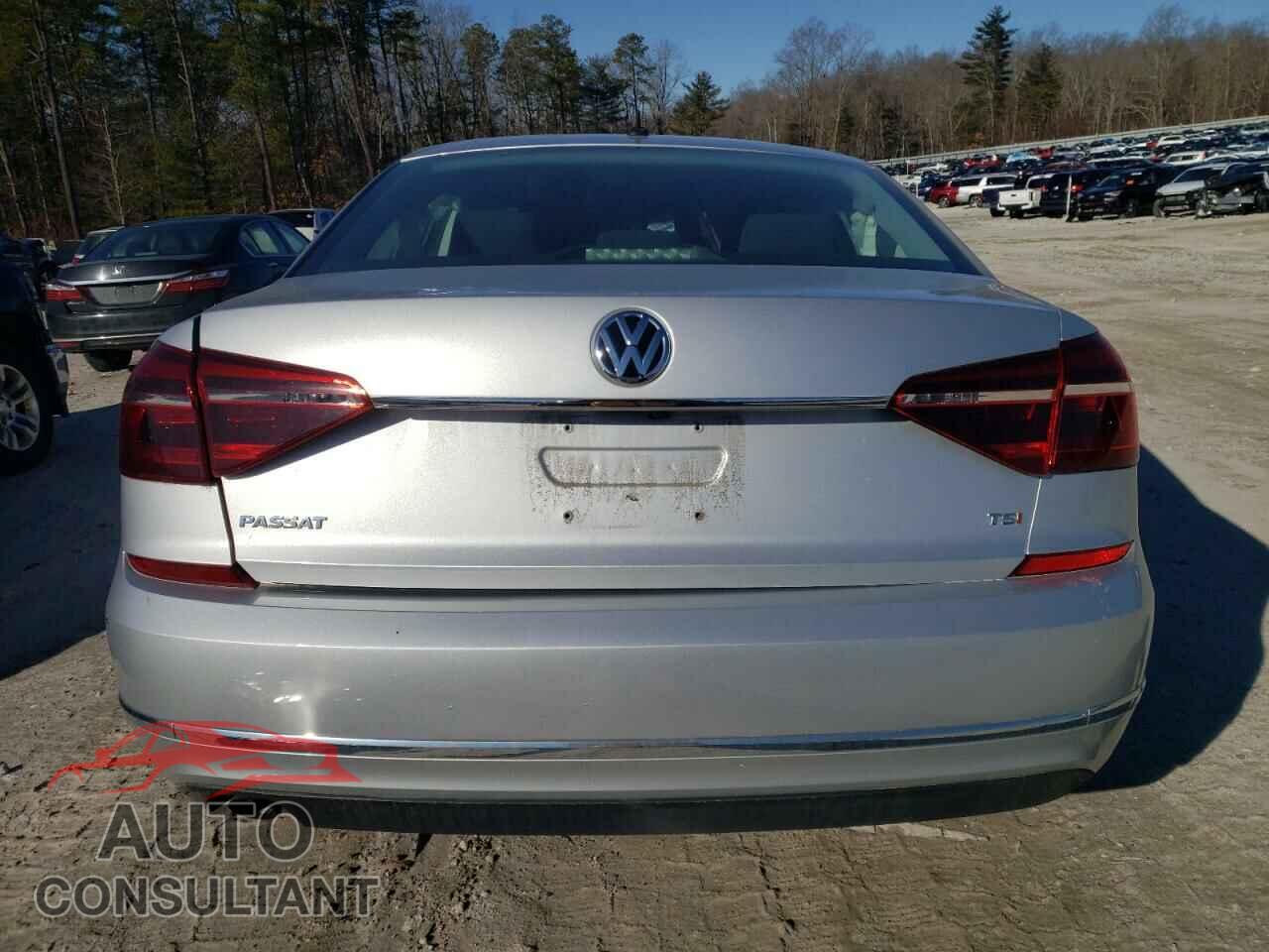 VOLKSWAGEN PASSAT 2017 - 1VWAT7A38HC053436