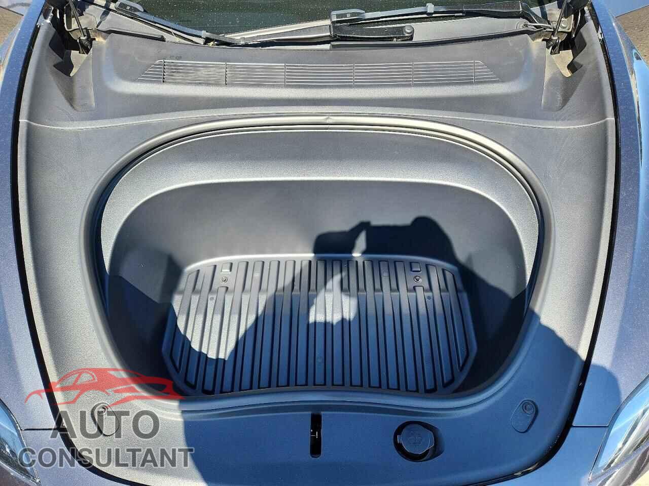 TESLA MODEL 3 2024 - 5YJ3E1EA5RF843938