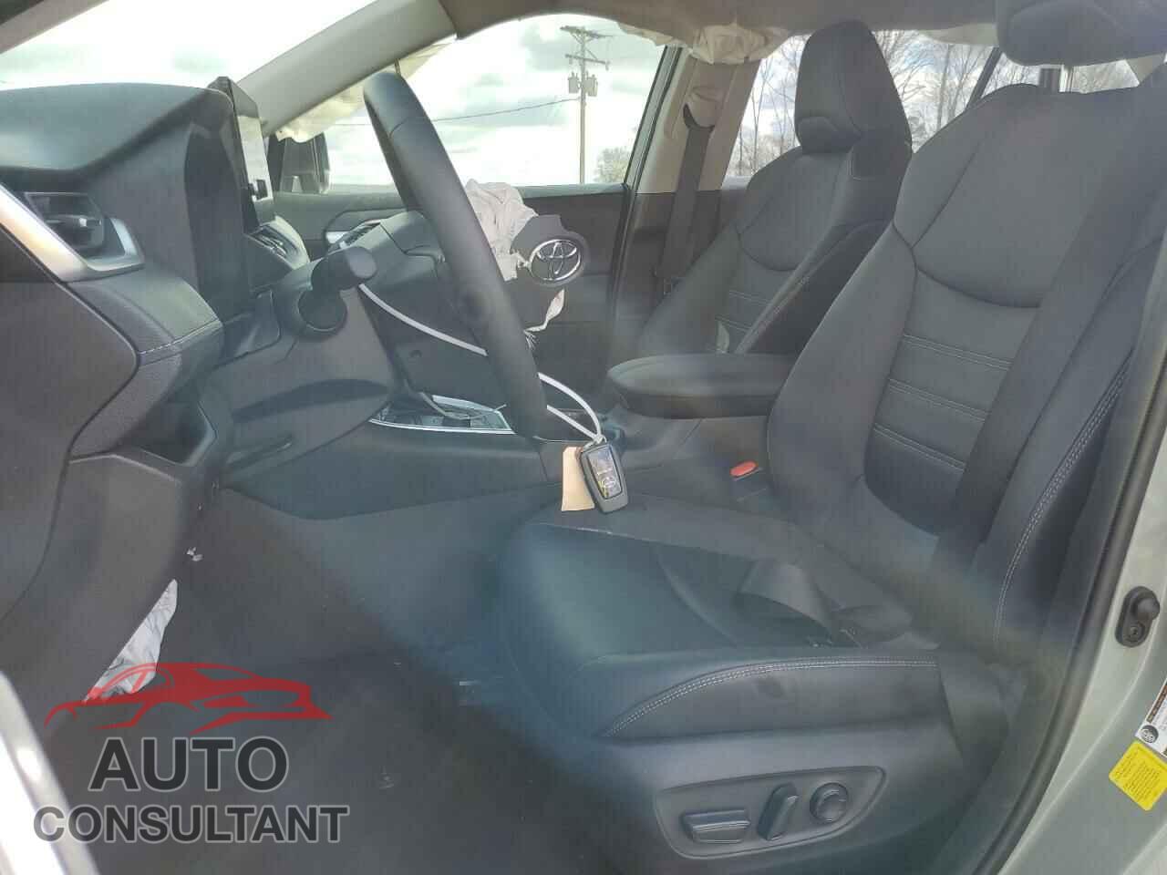TOYOTA RAV4 2023 - JTMB6RFV2PD102448