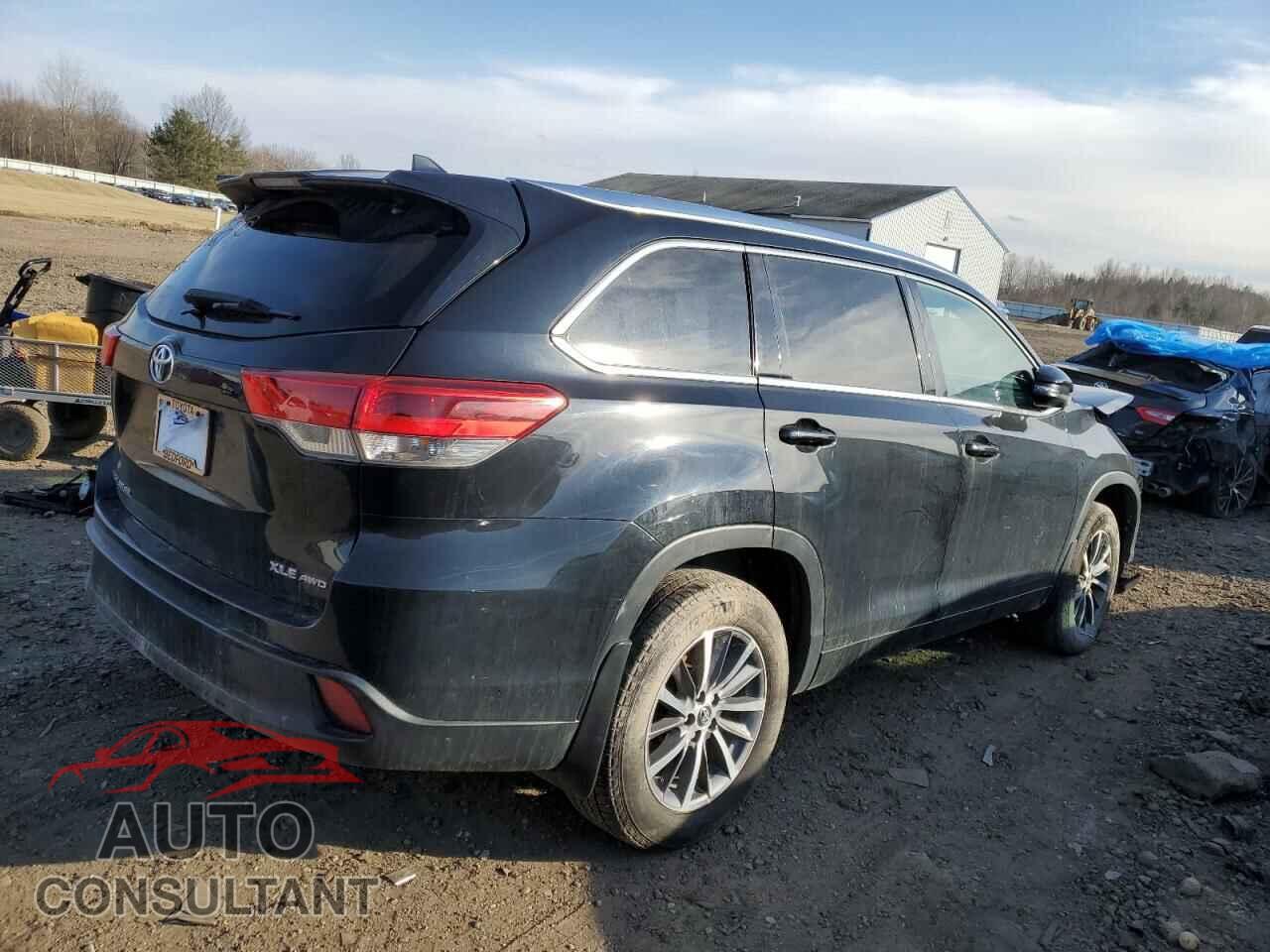 TOYOTA HIGHLANDER 2018 - 5TDJZRFH3JS553851