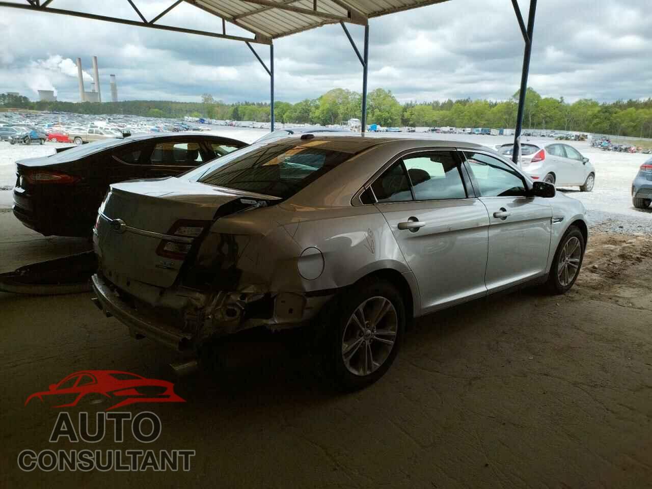 FORD TAURUS 2018 - 1FAHP2E82JG136752