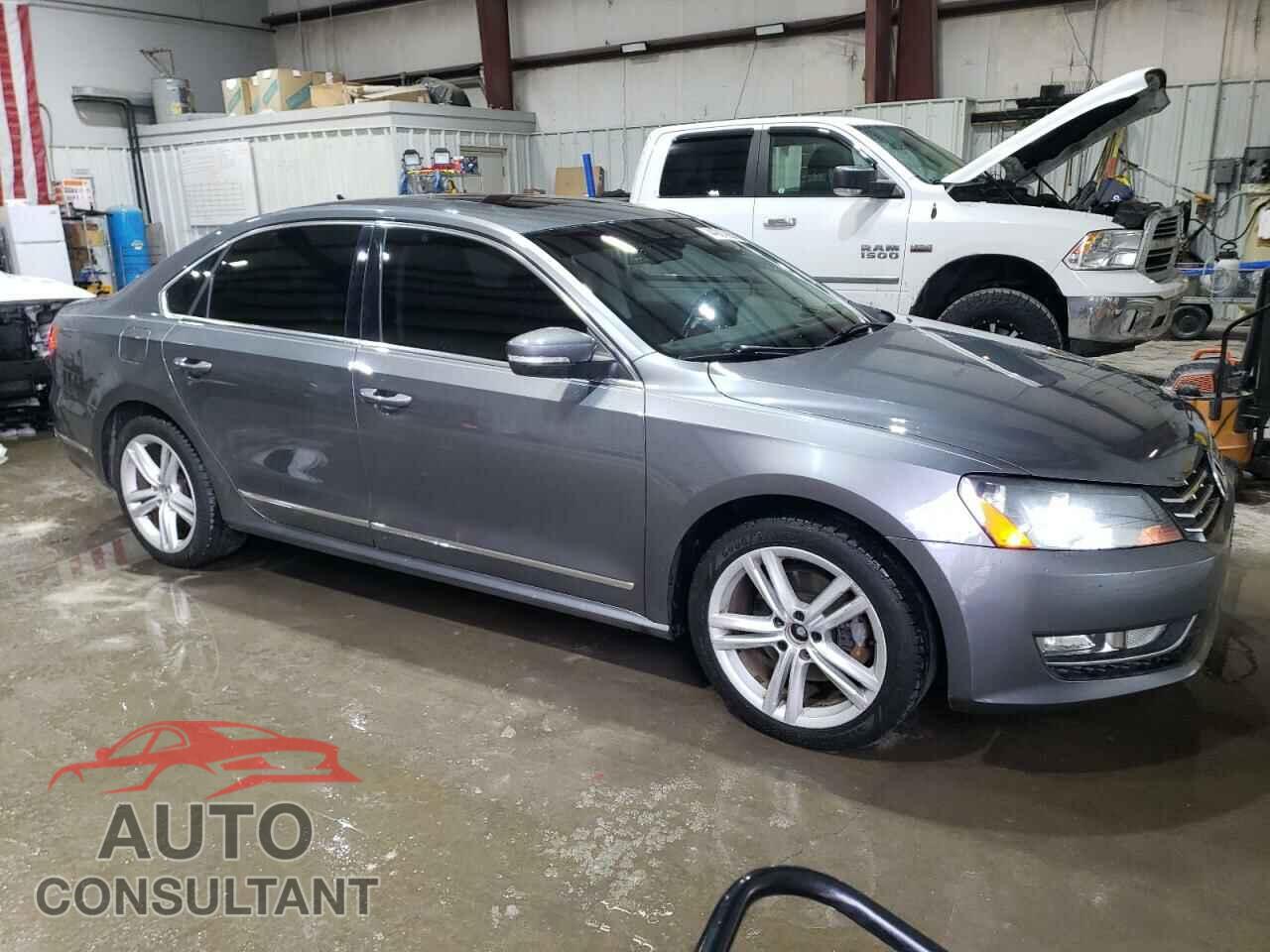 VOLKSWAGEN PASSAT 2013 - 1VWCN7A33DC036802