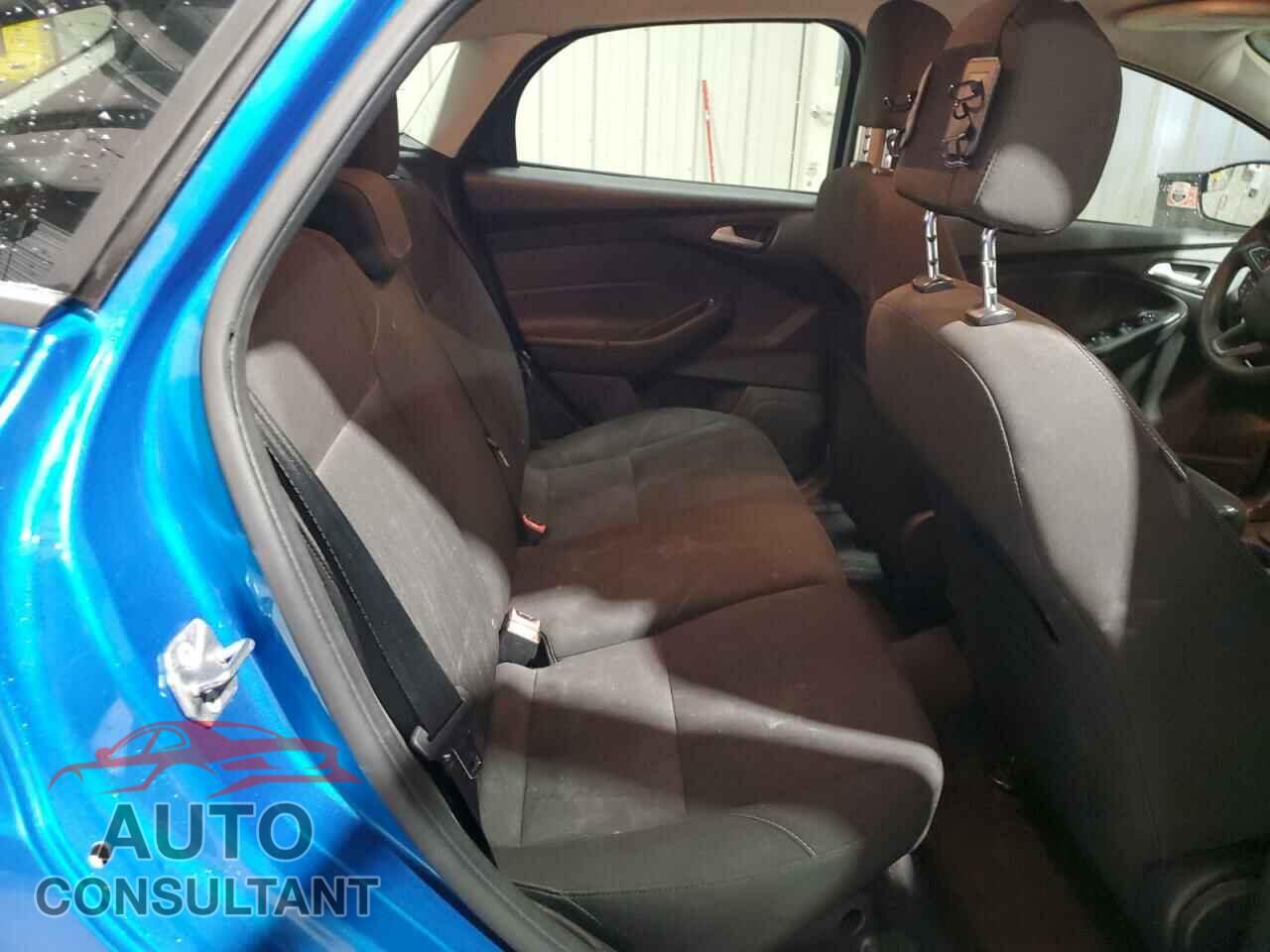 FORD FOCUS 2015 - 1FADP3K23FL282600