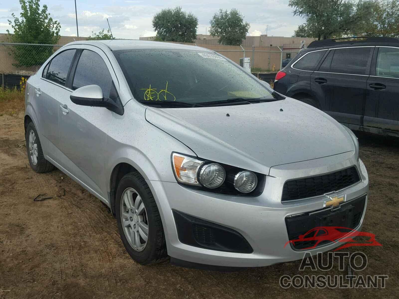 CHEVROLET SONIC 2015 - 1G1JC5SB9F4176157