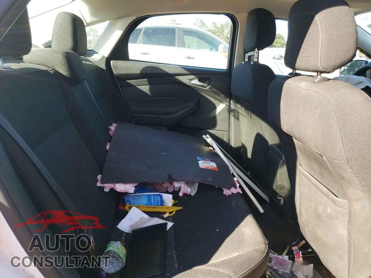 FORD FOCUS 2018 - 1FADP3F23JL220312