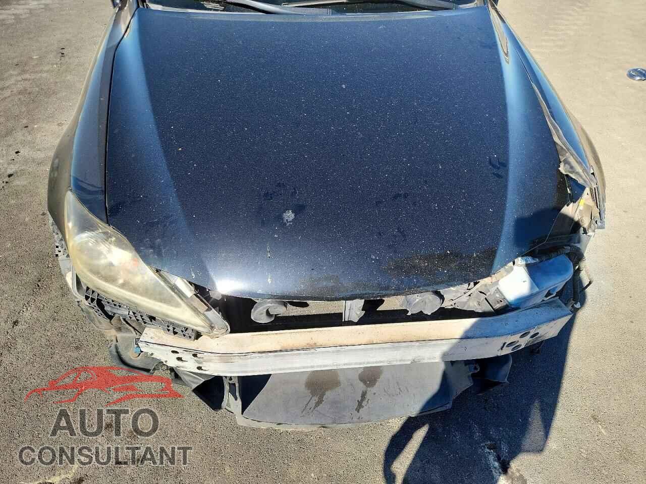 LEXUS IS 2012 - JTHCF5C27C5059185