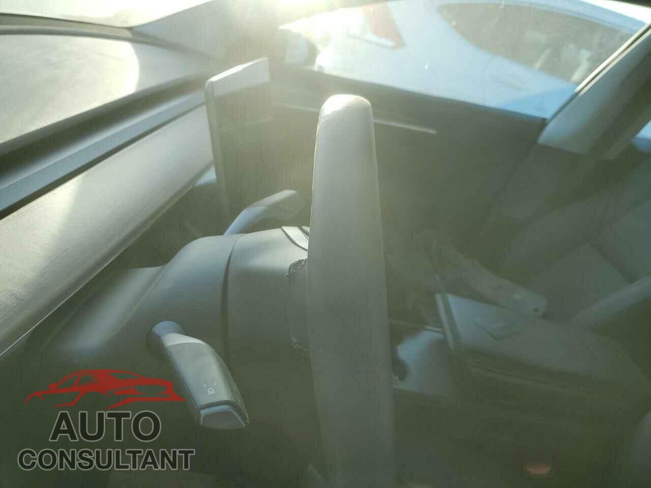 TESLA MODEL 3 2023 - 5YJ3E1EB3PF703943