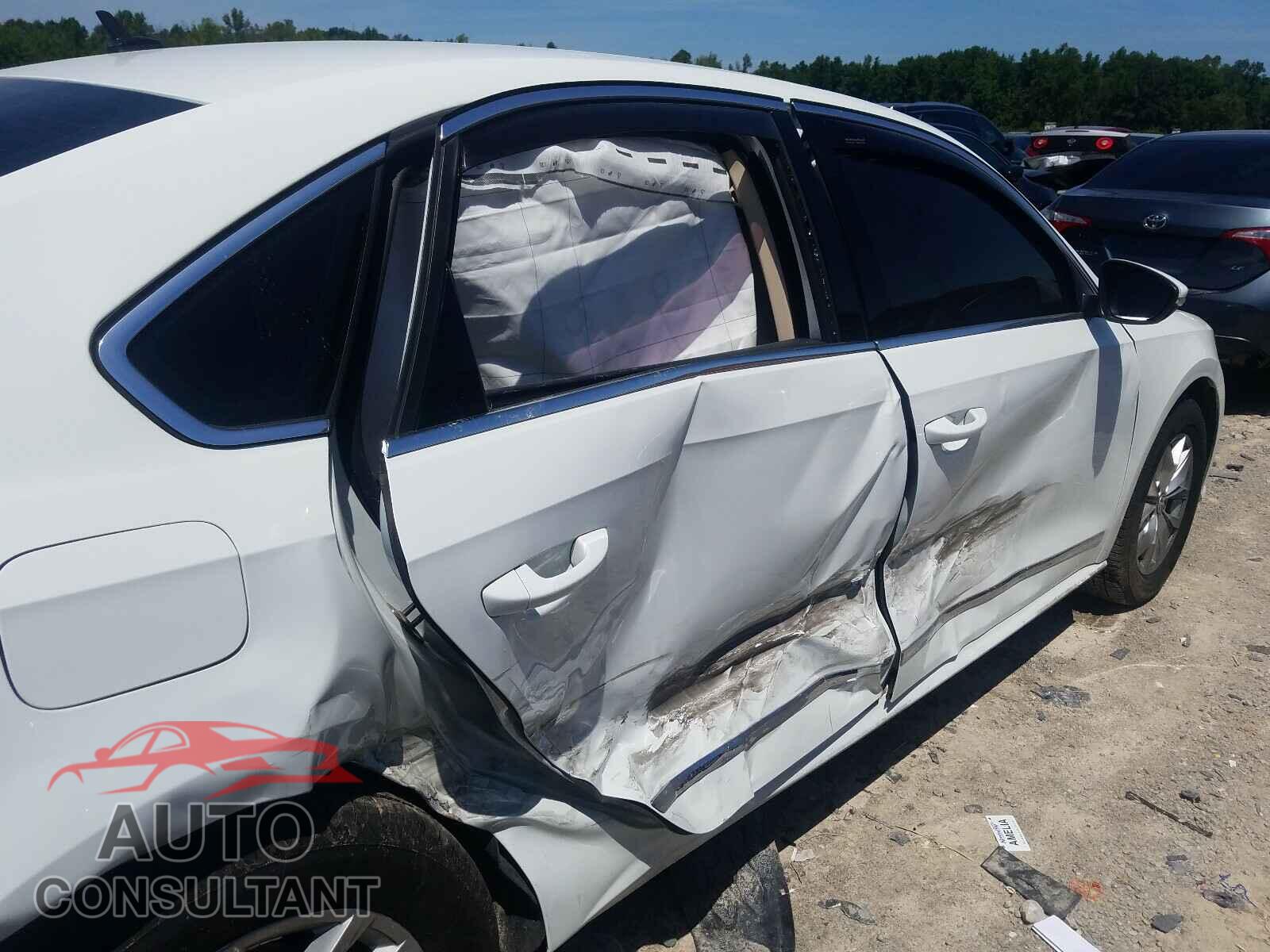 VOLKSWAGEN PASSAT 2017 - 1VWAT7A37HC002901