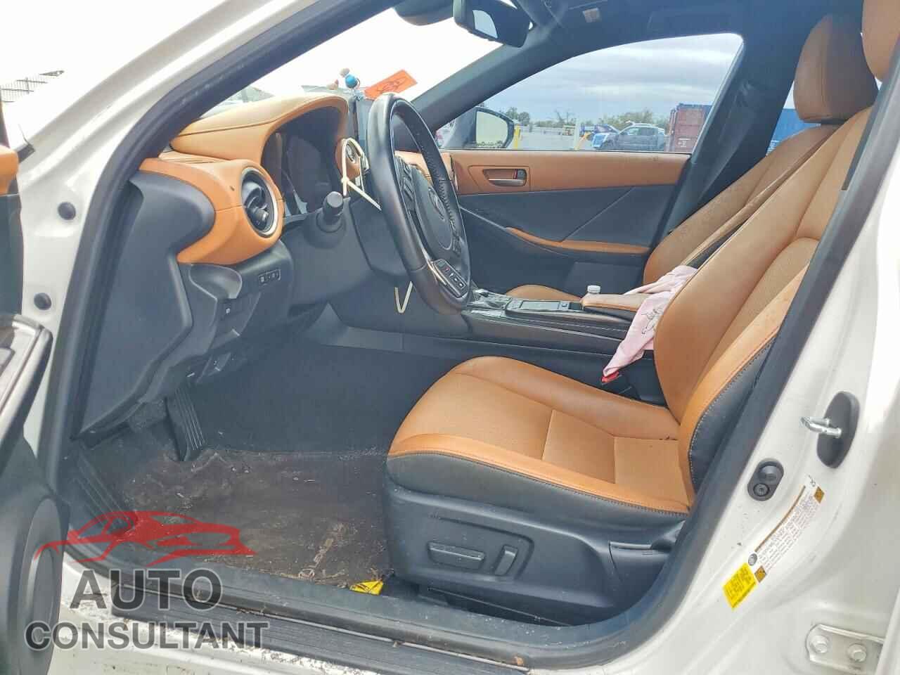 LEXUS IS 2021 - JTHAA1D26M5113493