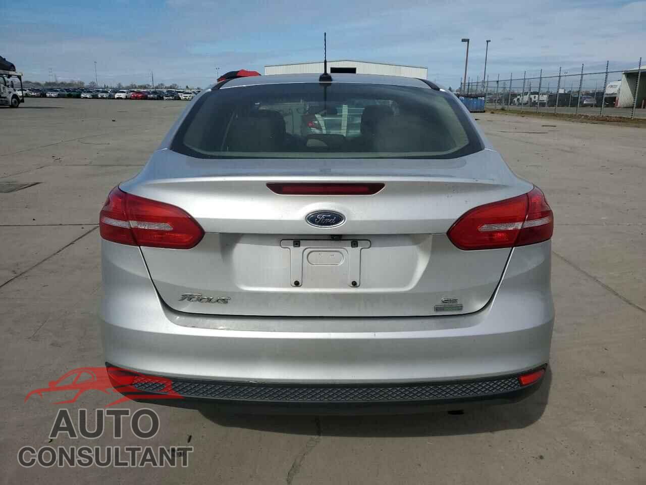 FORD FOCUS 2018 - 1FADP3FE3JL261145