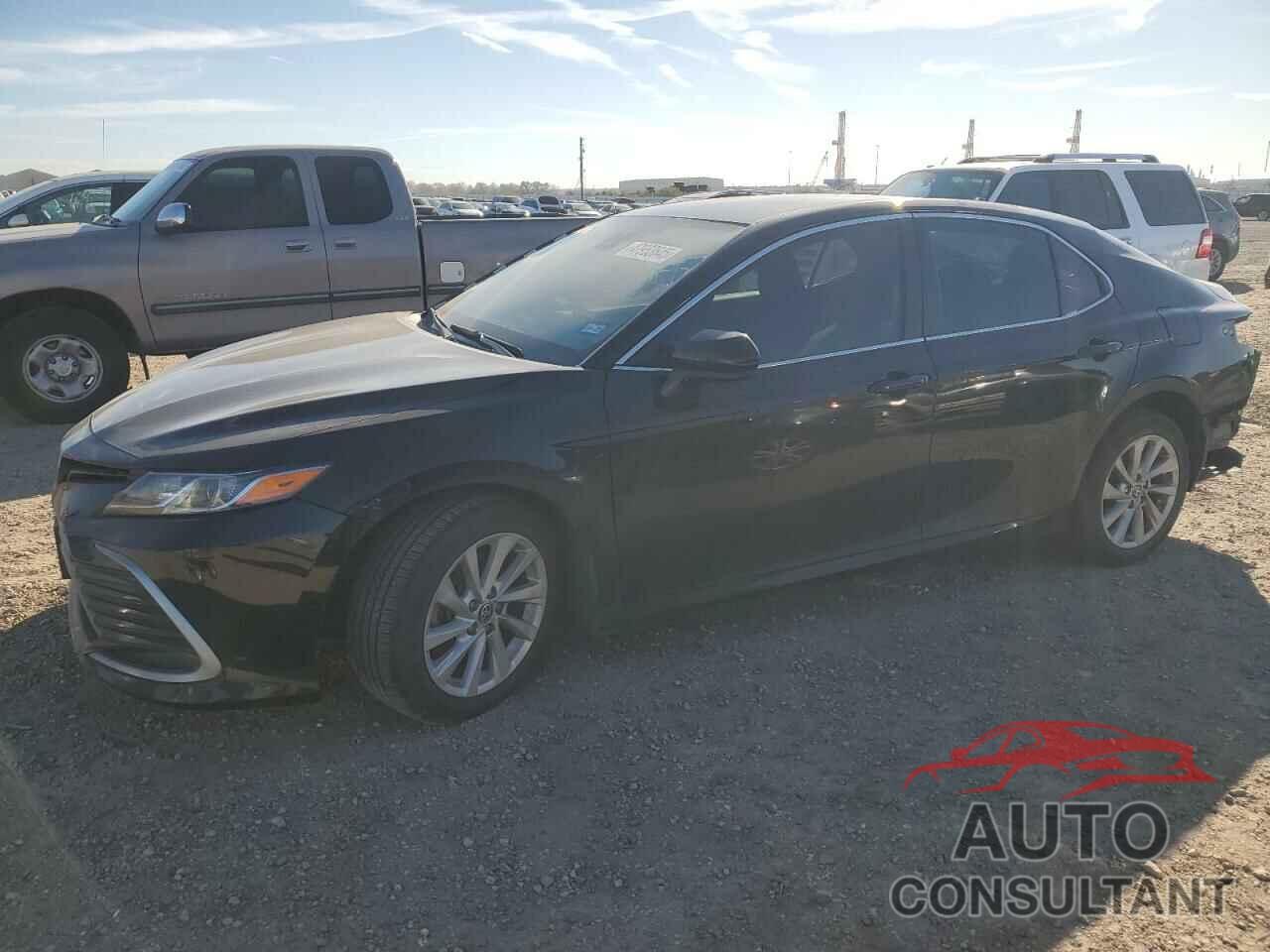 TOYOTA CAMRY 2022 - 4T1C11AK0NU642018
