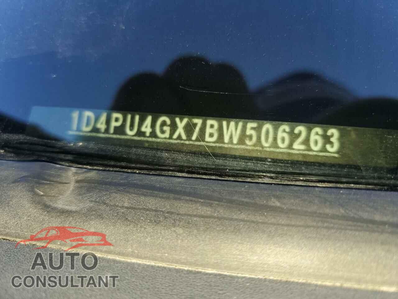 DODGE NITRO 2011 - 1D4PU4GX7BW506263