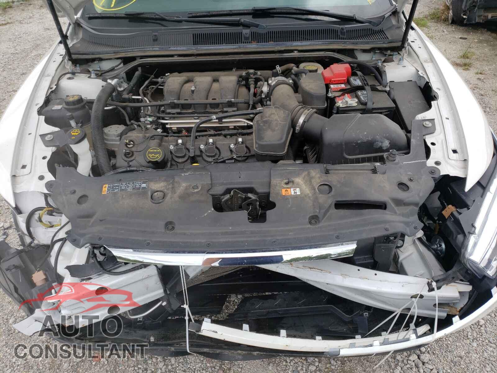 FORD TAURUS 2018 - 1FAHP2E86JG105116