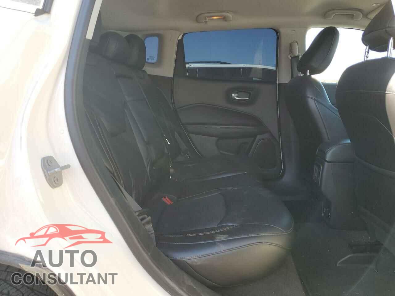 JEEP COMPASS 2018 - 3C4NJDCB2JT398596