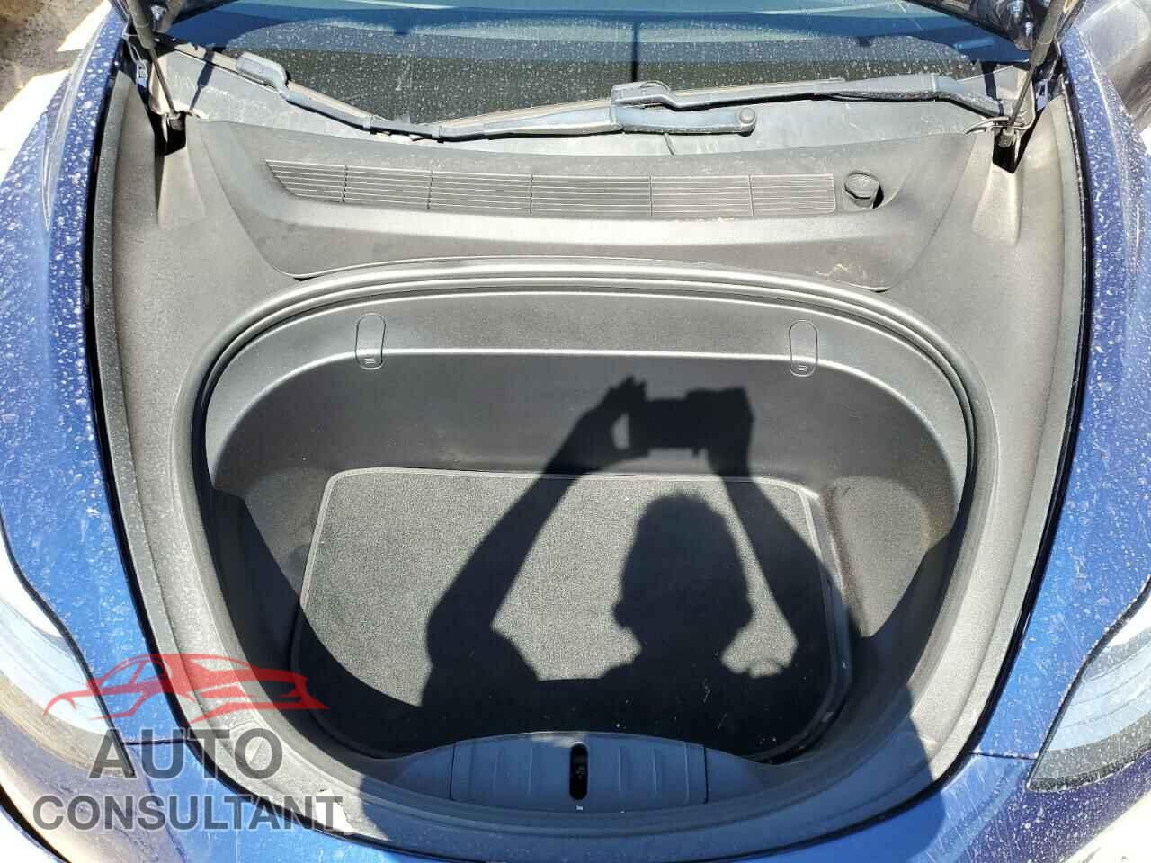 TESLA MODEL 3 2018 - 5YJ3E1EB8JF120548