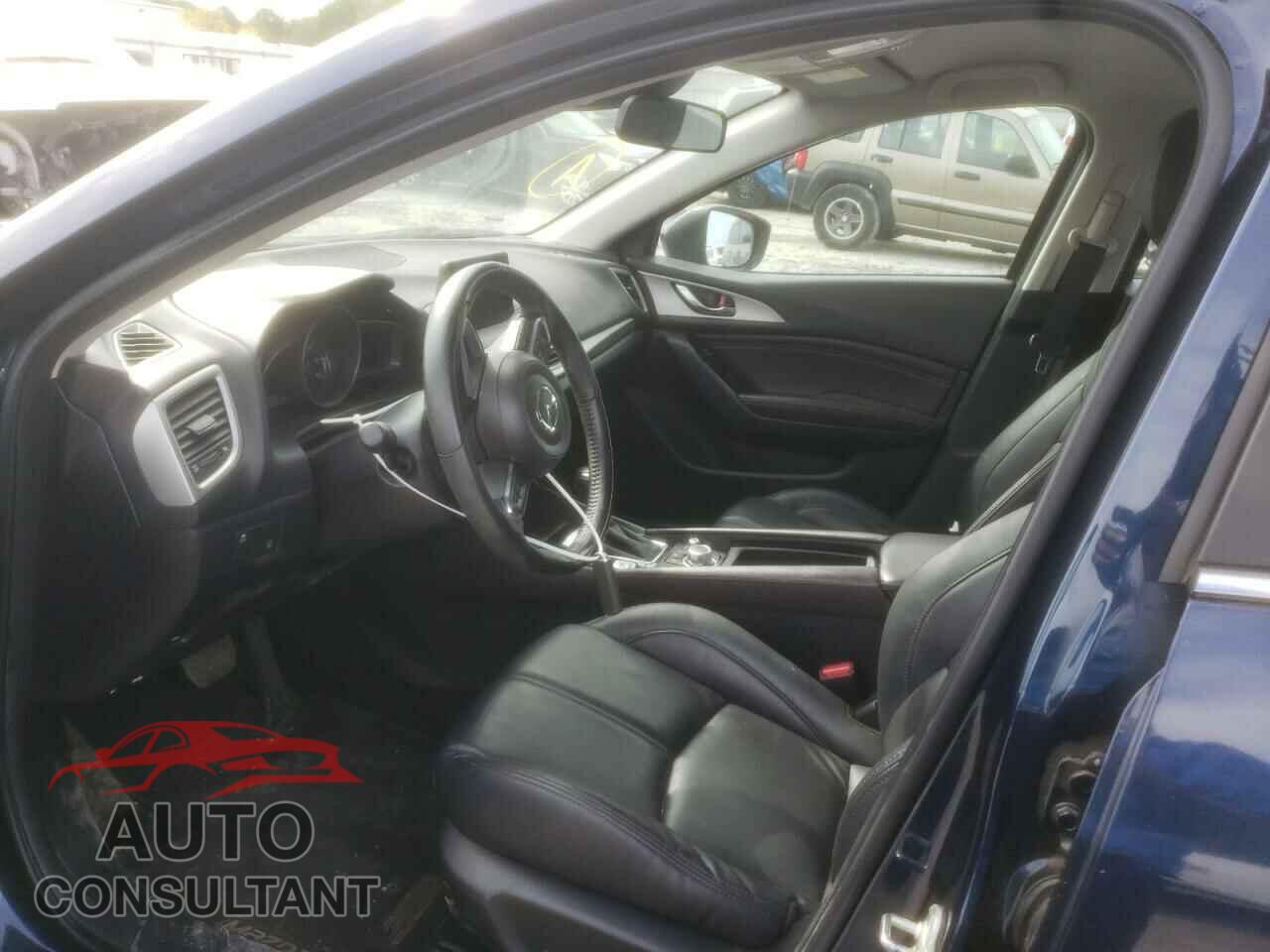 MAZDA 3 2018 - 3MZBN1V38JM163879
