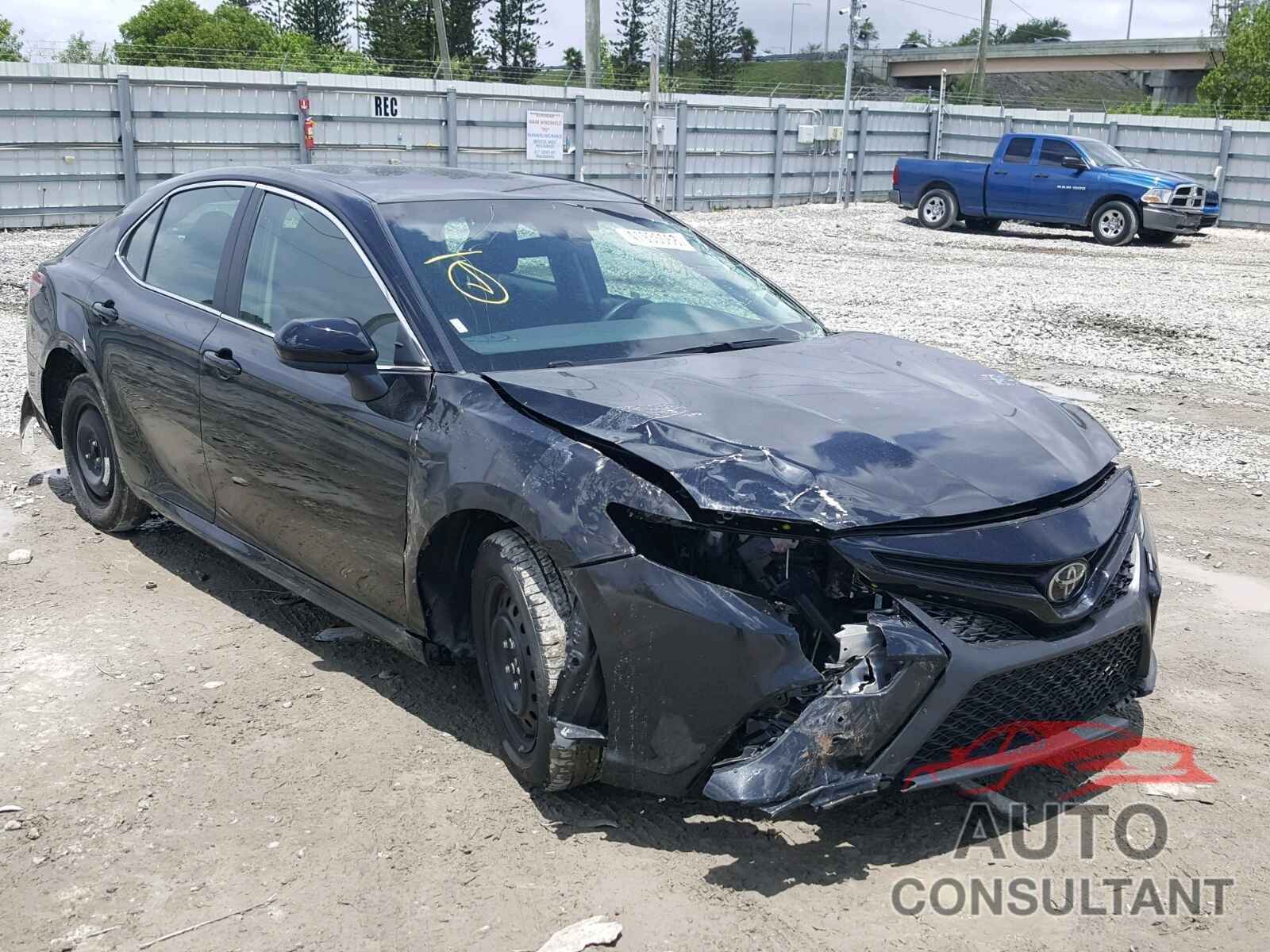 TOYOTA CAMRY 2018 - 4T1B11HK8JU579181