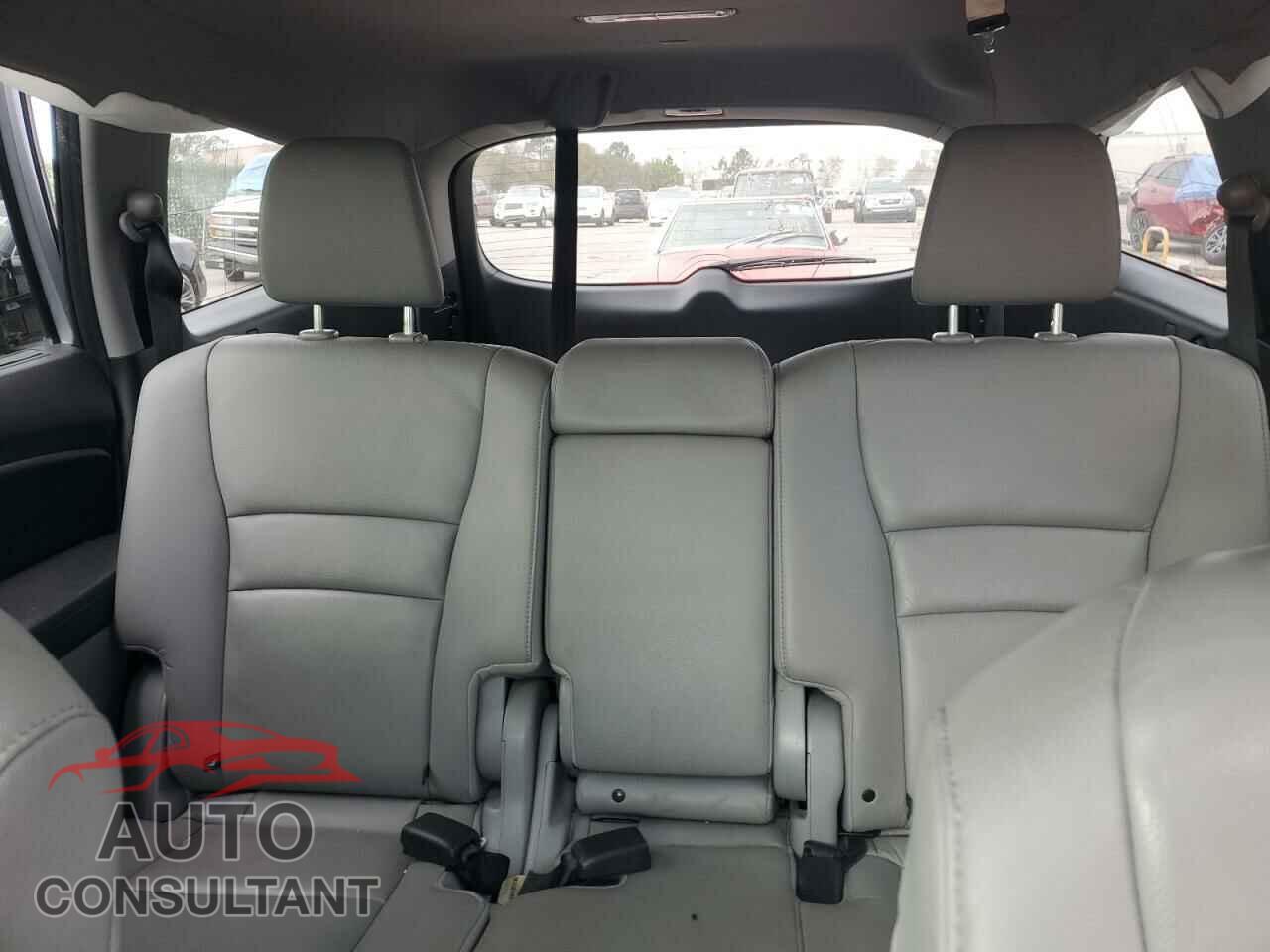 HONDA PILOT 2017 - 5FNYF6H90HB086527