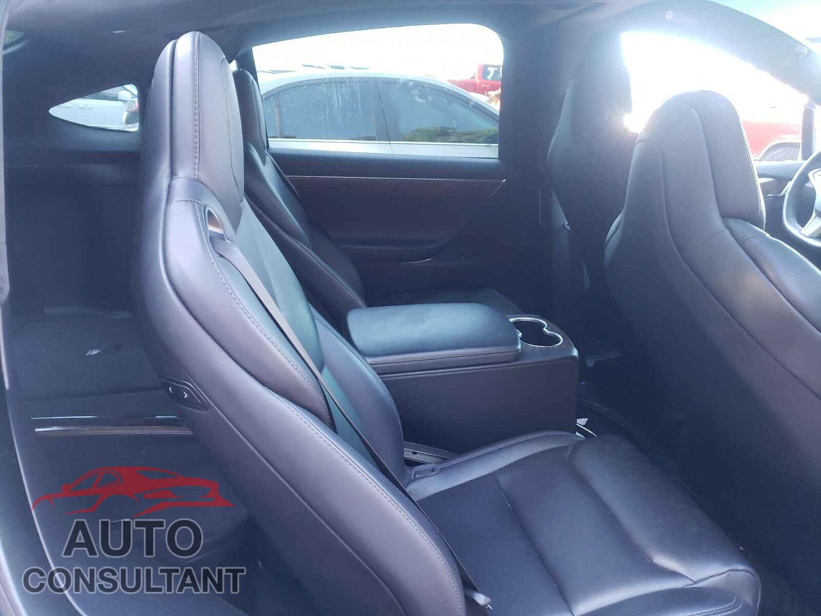 TESLA MODEL X 2017 - 5YJXCBE27HF060981