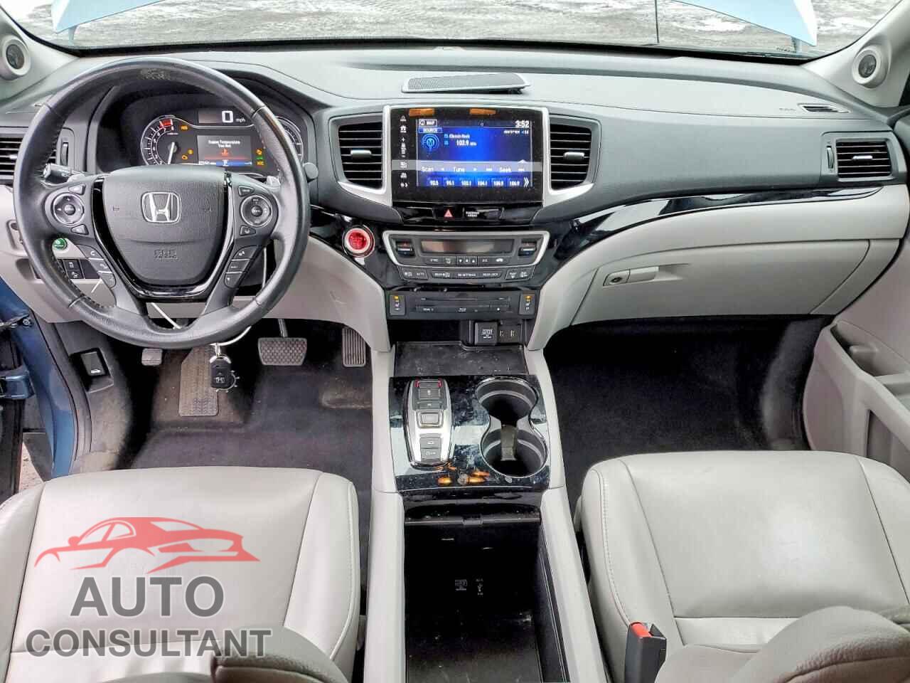 HONDA PILOT 2017 - 5FNYF6H99HB081164