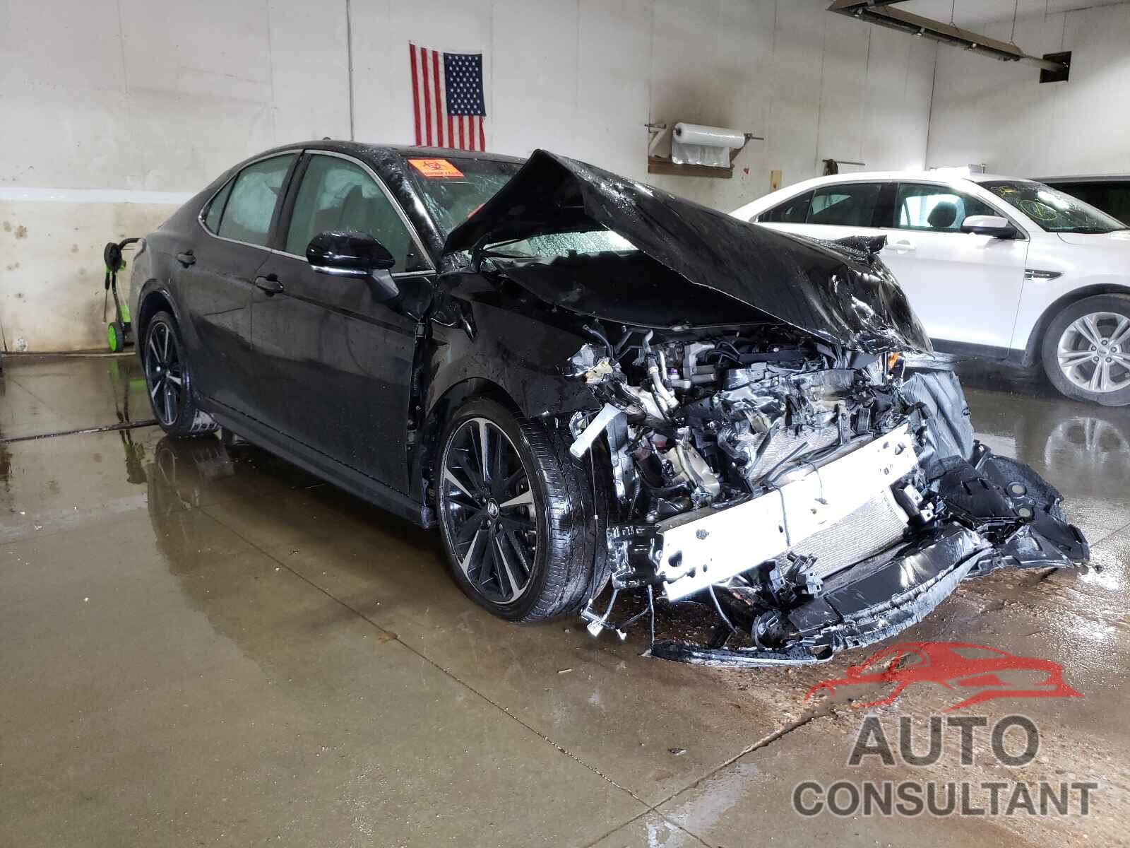 TOYOTA CAMRY 2018 - 4T1B61HK5JU509574