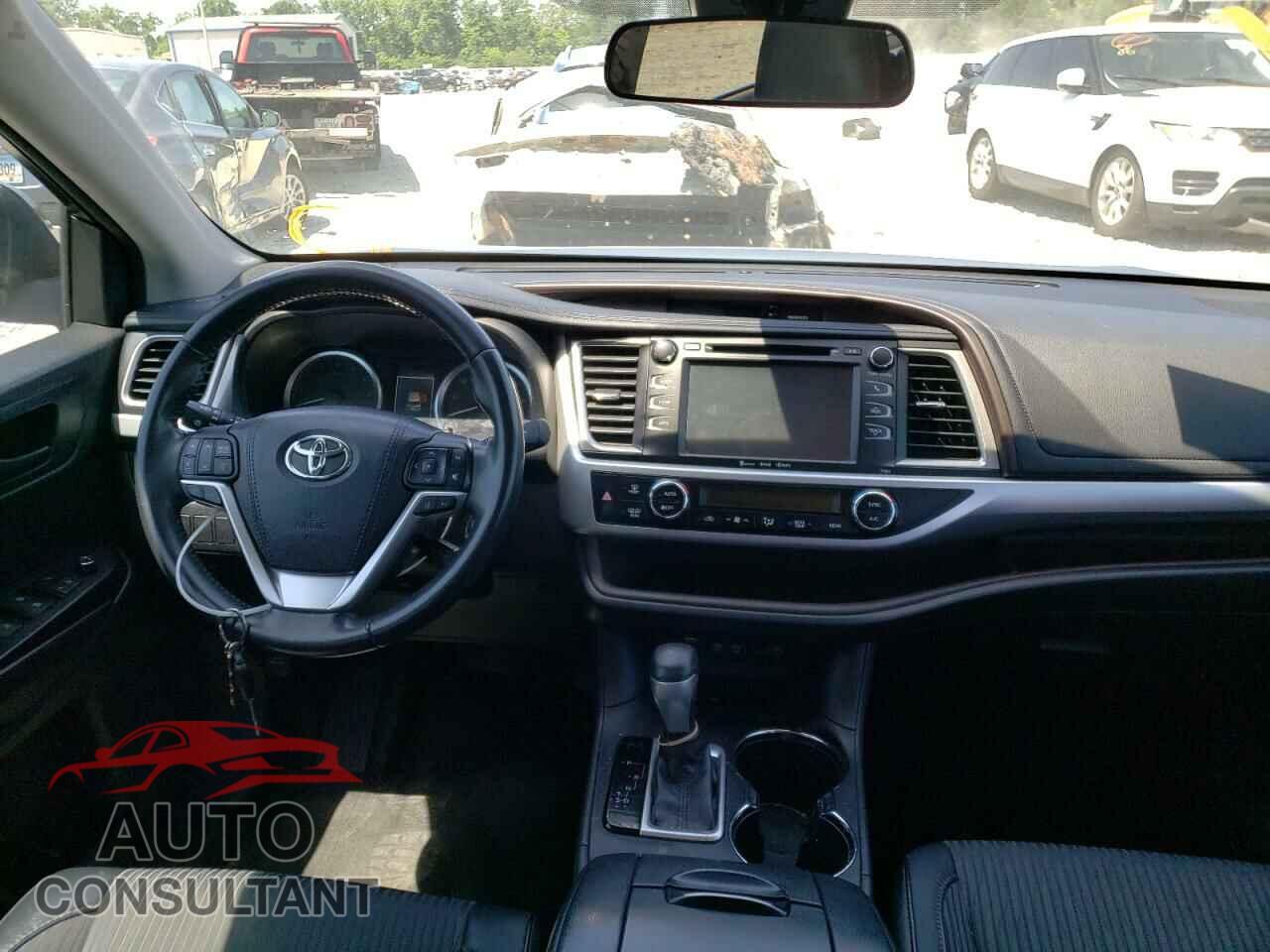 TOYOTA HIGHLANDER 2017 - 5TDZZRFH0HS217877