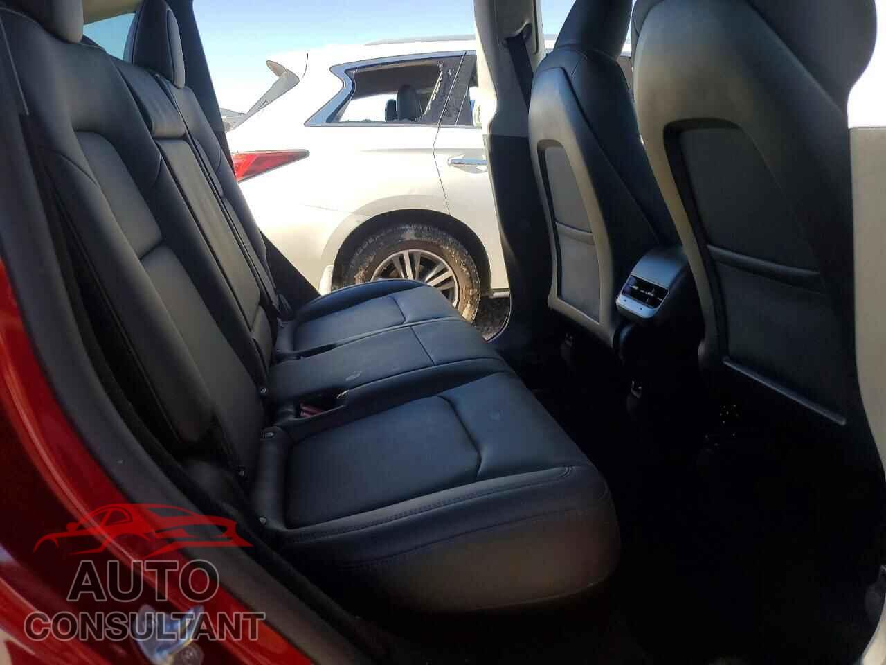 TESLA MODEL Y 2025 - 7SAYGDEE4SF258314