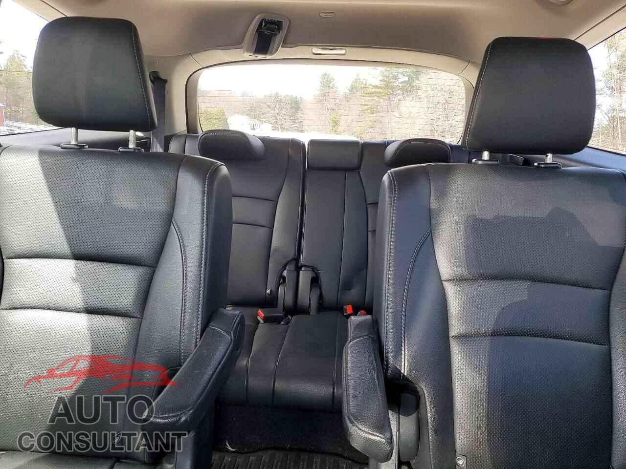 HONDA PILOT 2017 - 5FNYF6H06HB057910