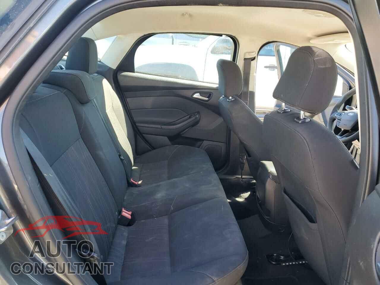 FORD FOCUS 2017 - 1FADP3F22HL247138