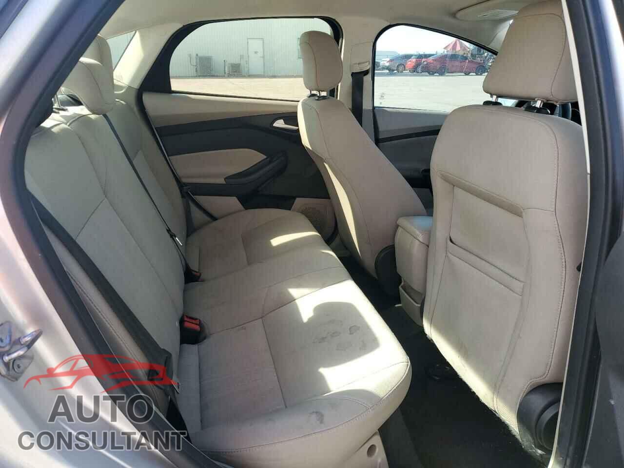 FORD FOCUS 2018 - 1FADP3FE3JL261145