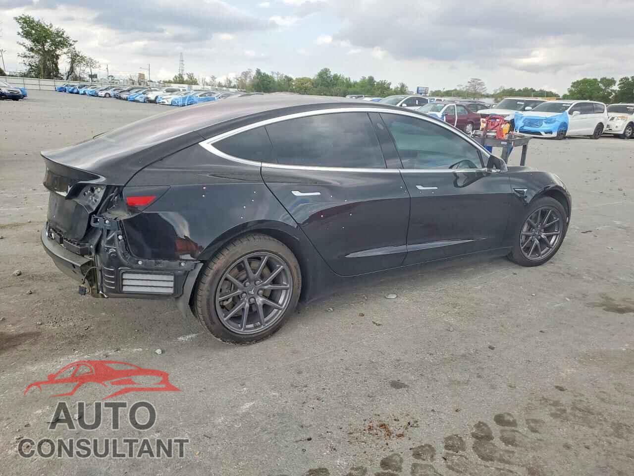 TESLA MODEL 3 2018 - 5YJ3E1EAXJF040952