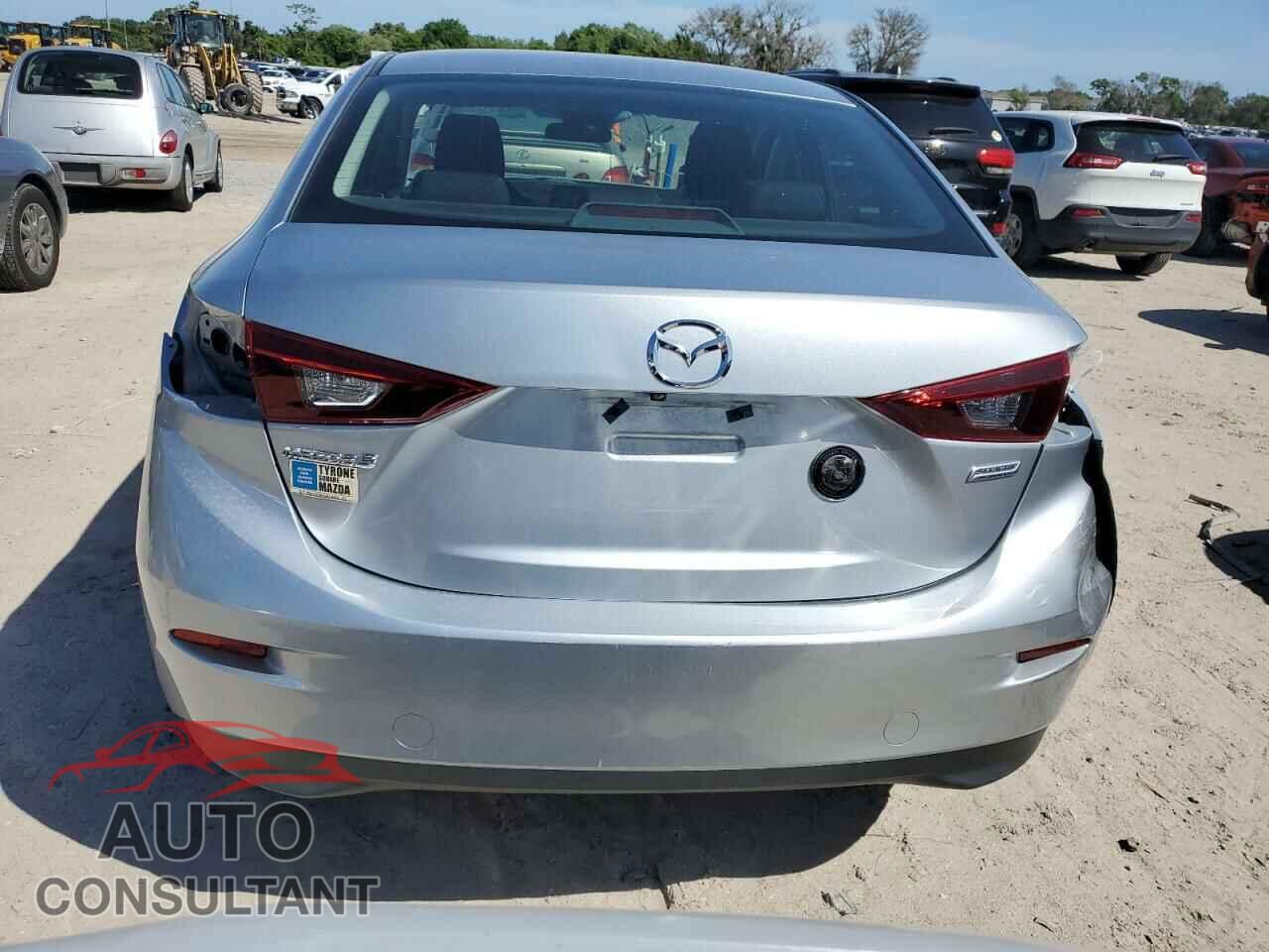 MAZDA 3 2018 - 3MZBN1U76JM178272