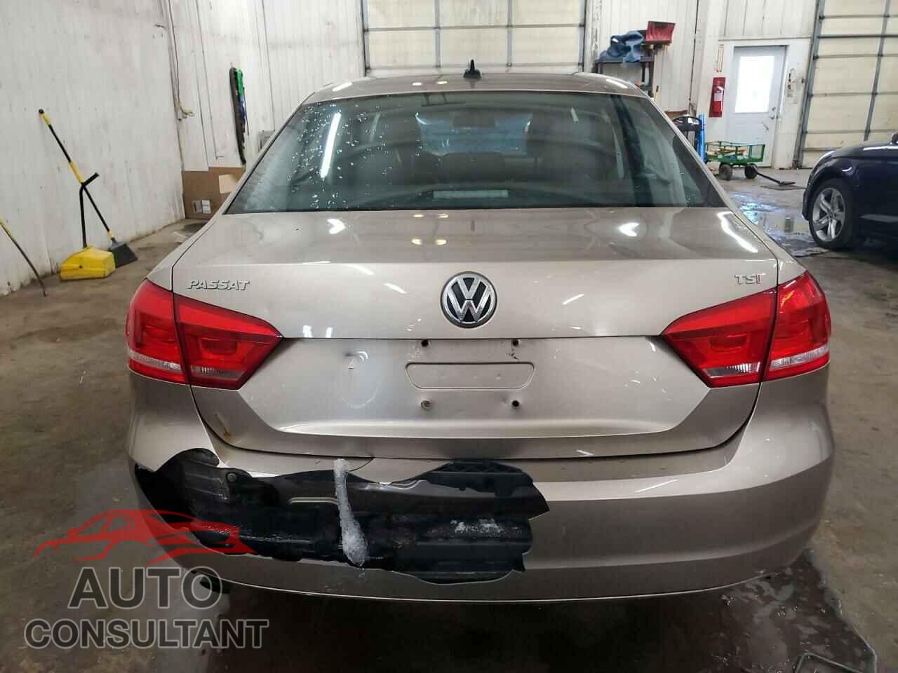 VOLKSWAGEN PASSAT 2015 - 1VWAT7A30FC048566