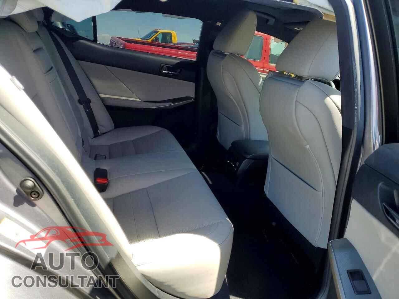 LEXUS IS 2016 - JTHBE1D24G5028519