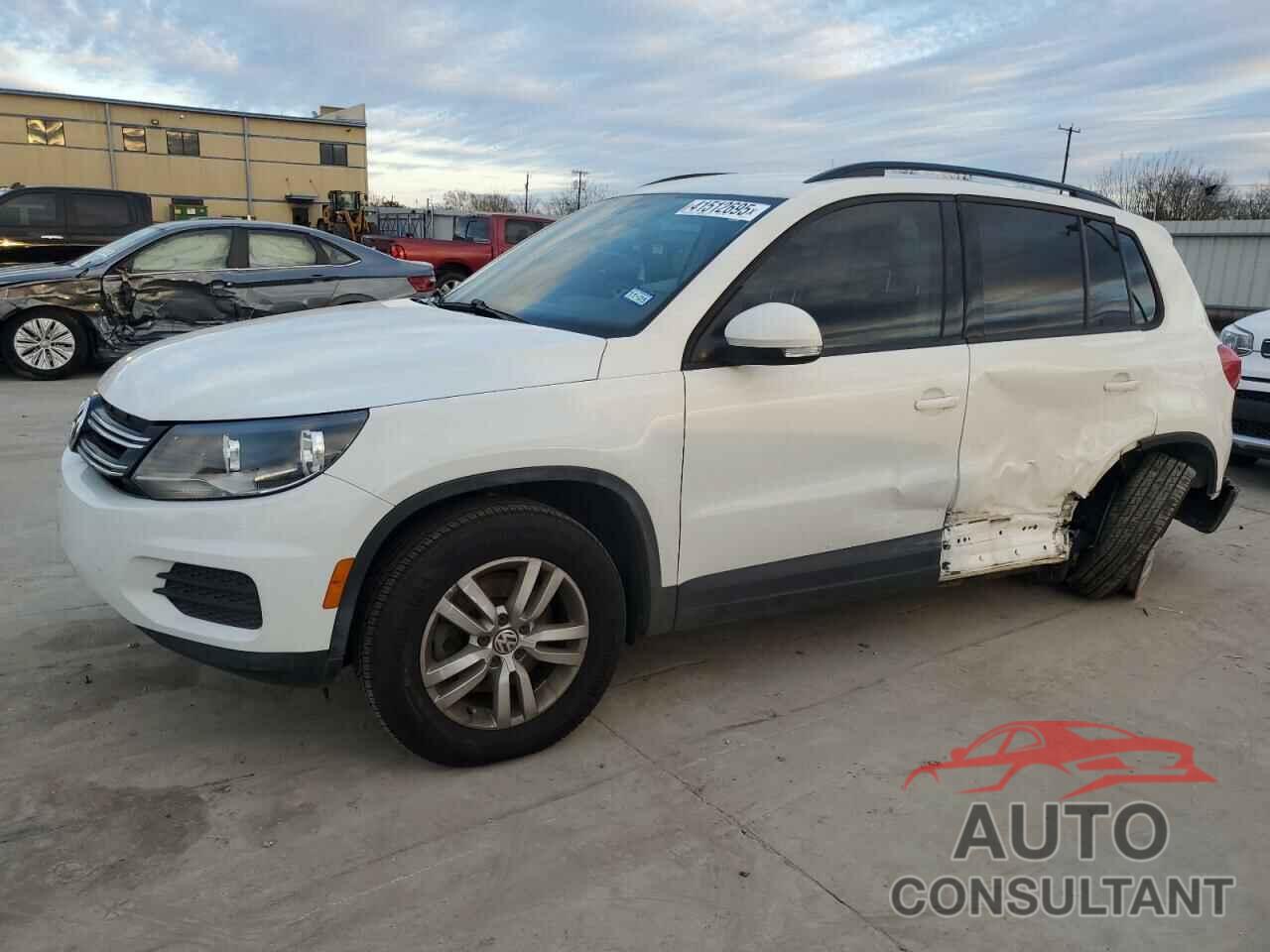 VOLKSWAGEN TIGUAN 2017 - WVGAV7AX1HK027150