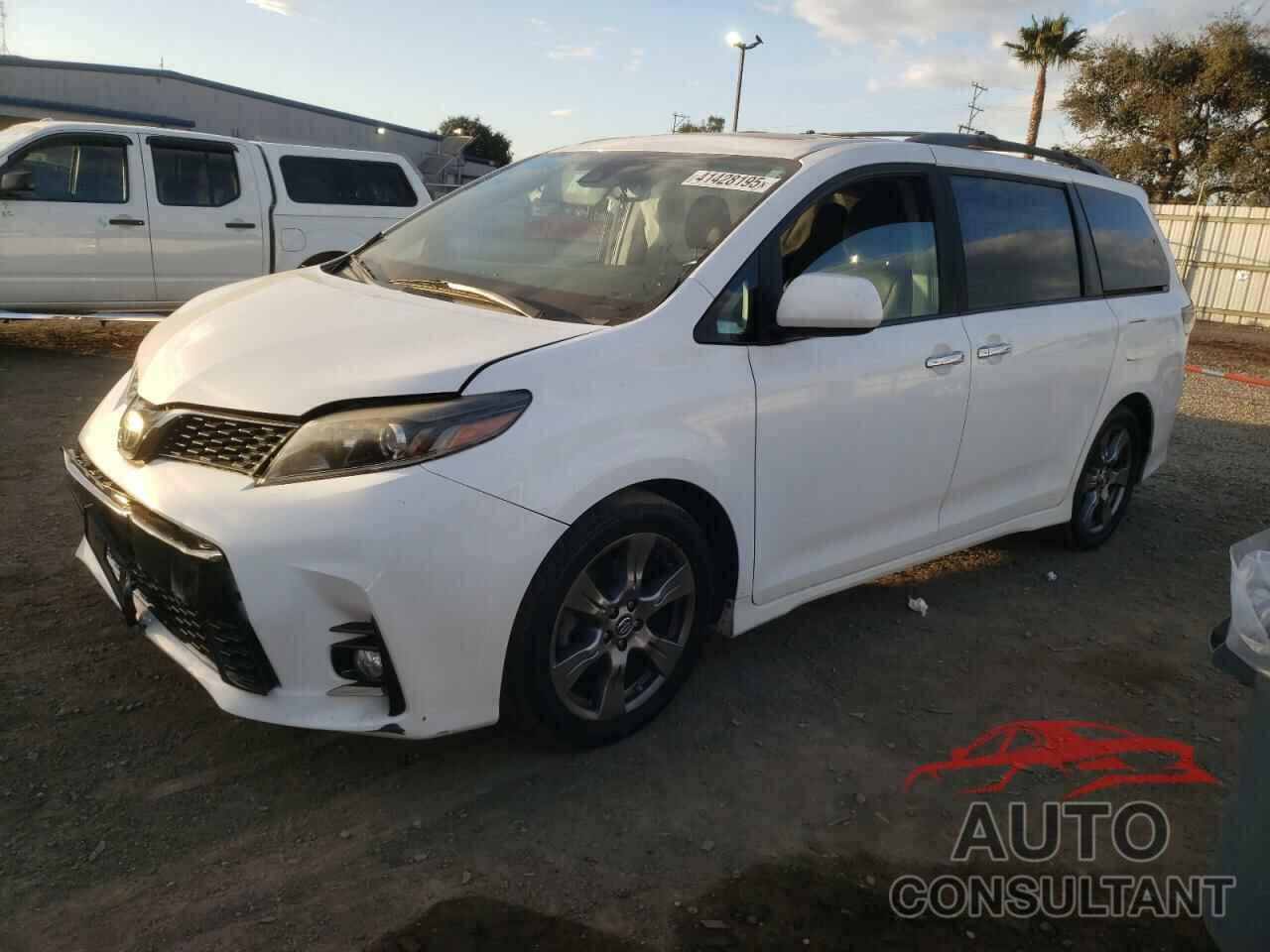 TOYOTA SIENNA 2018 - 5TDXZ3DC7JS963180