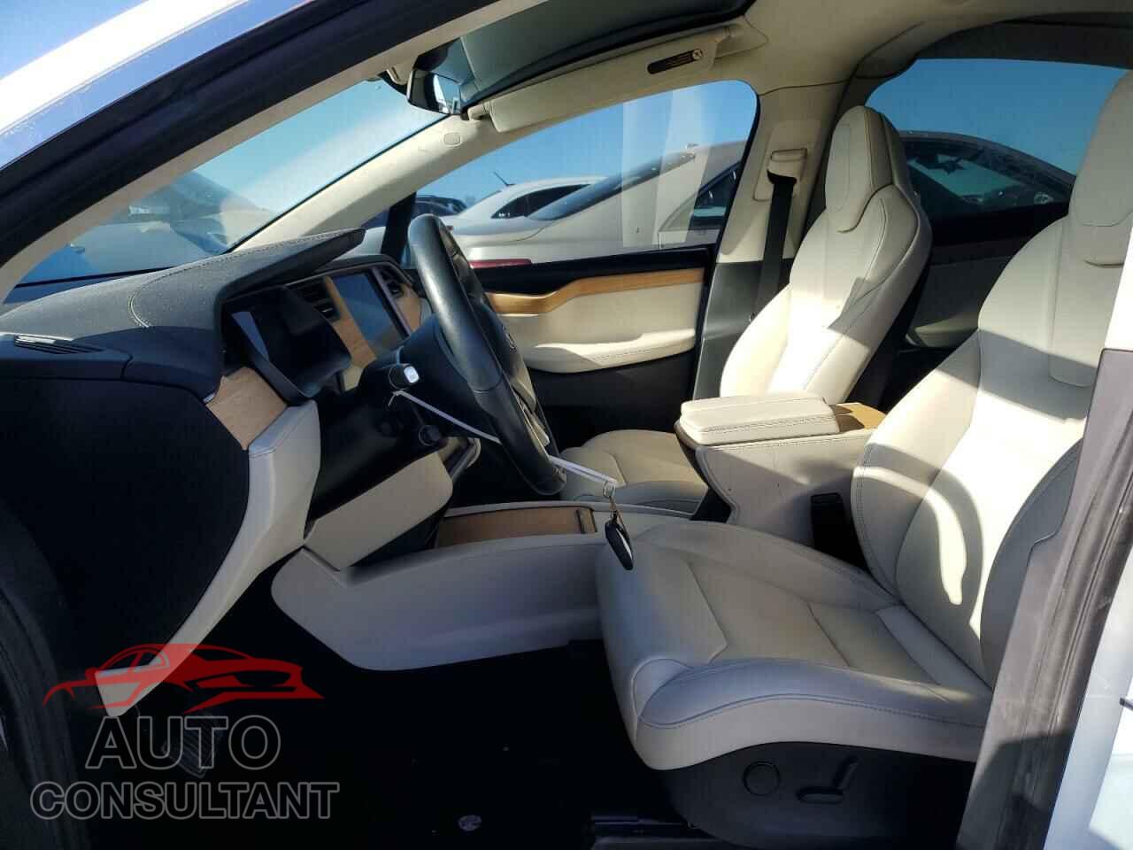 TESLA MODEL X 2018 - 5YJXCAE27JF112903