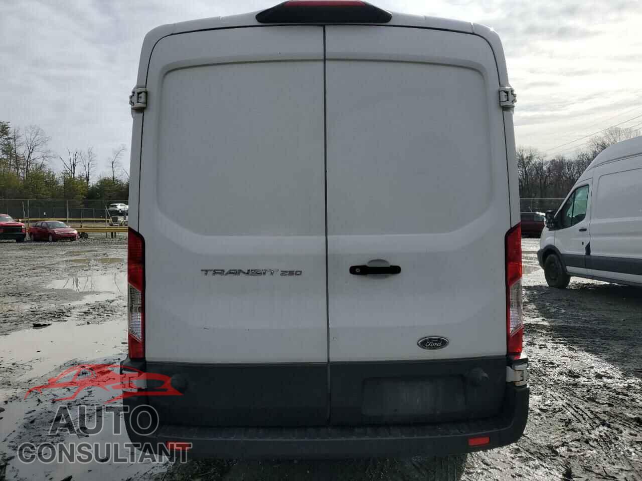 FORD TRANSIT 2018 - 1FTYR2CM6JKB24072