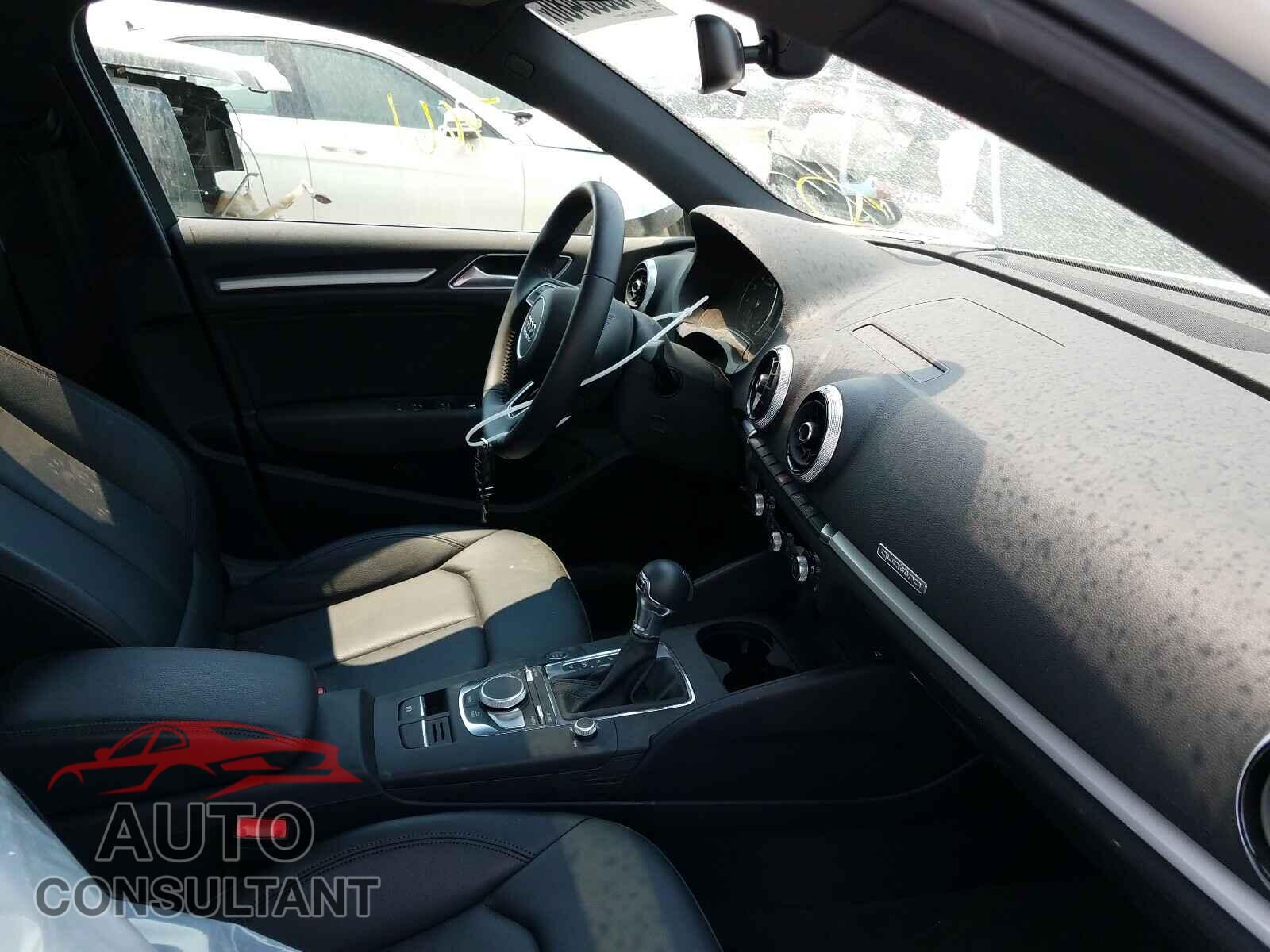 AUDI A3 2019 - WAUBEGFF3KA095436
