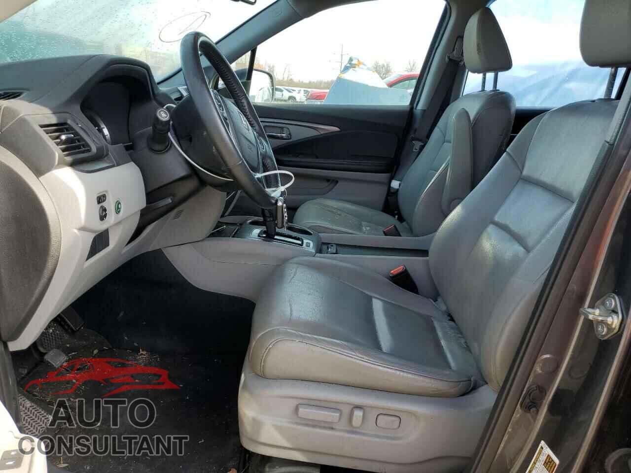 HONDA PILOT 2017 - 5FNYF6H57HB021218