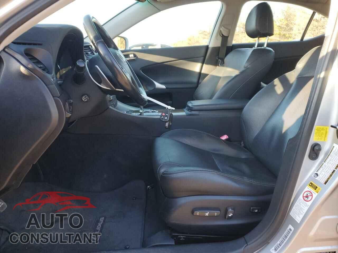 LEXUS IS 2011 - JTHCF5C20B5048351