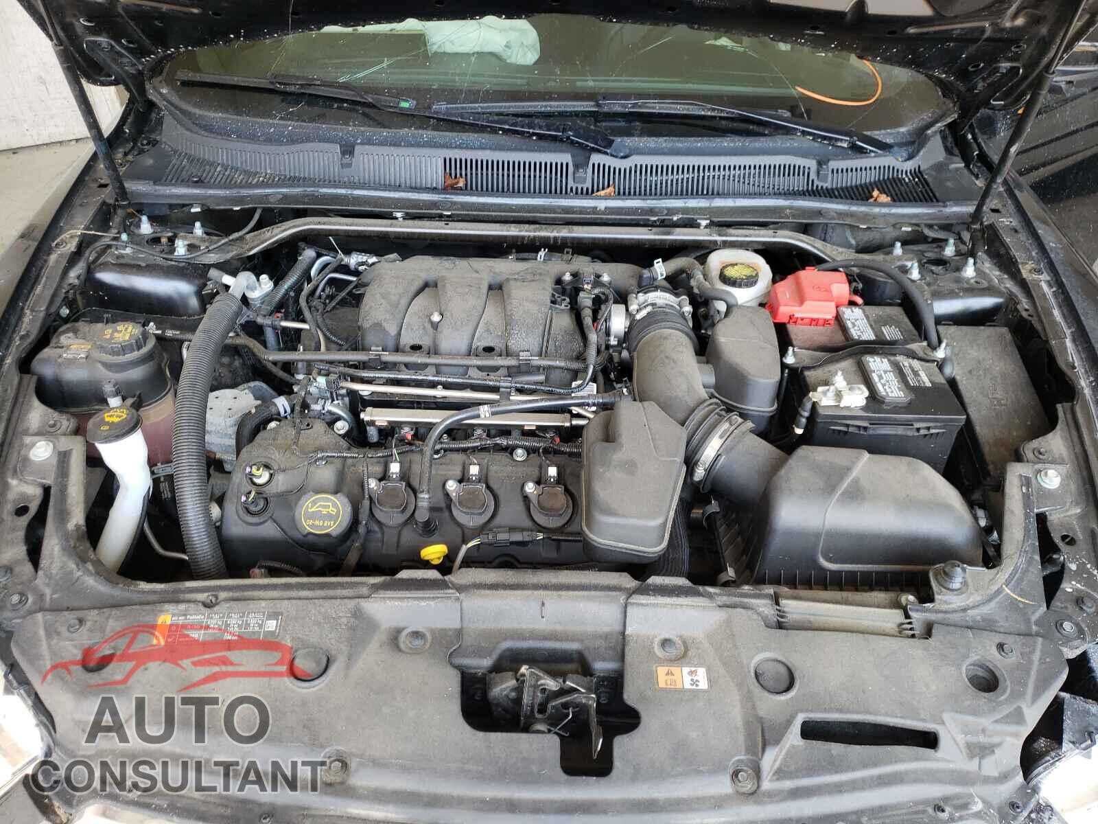 FORD TAURUS 2018 - 1FAHP2H84JG131032