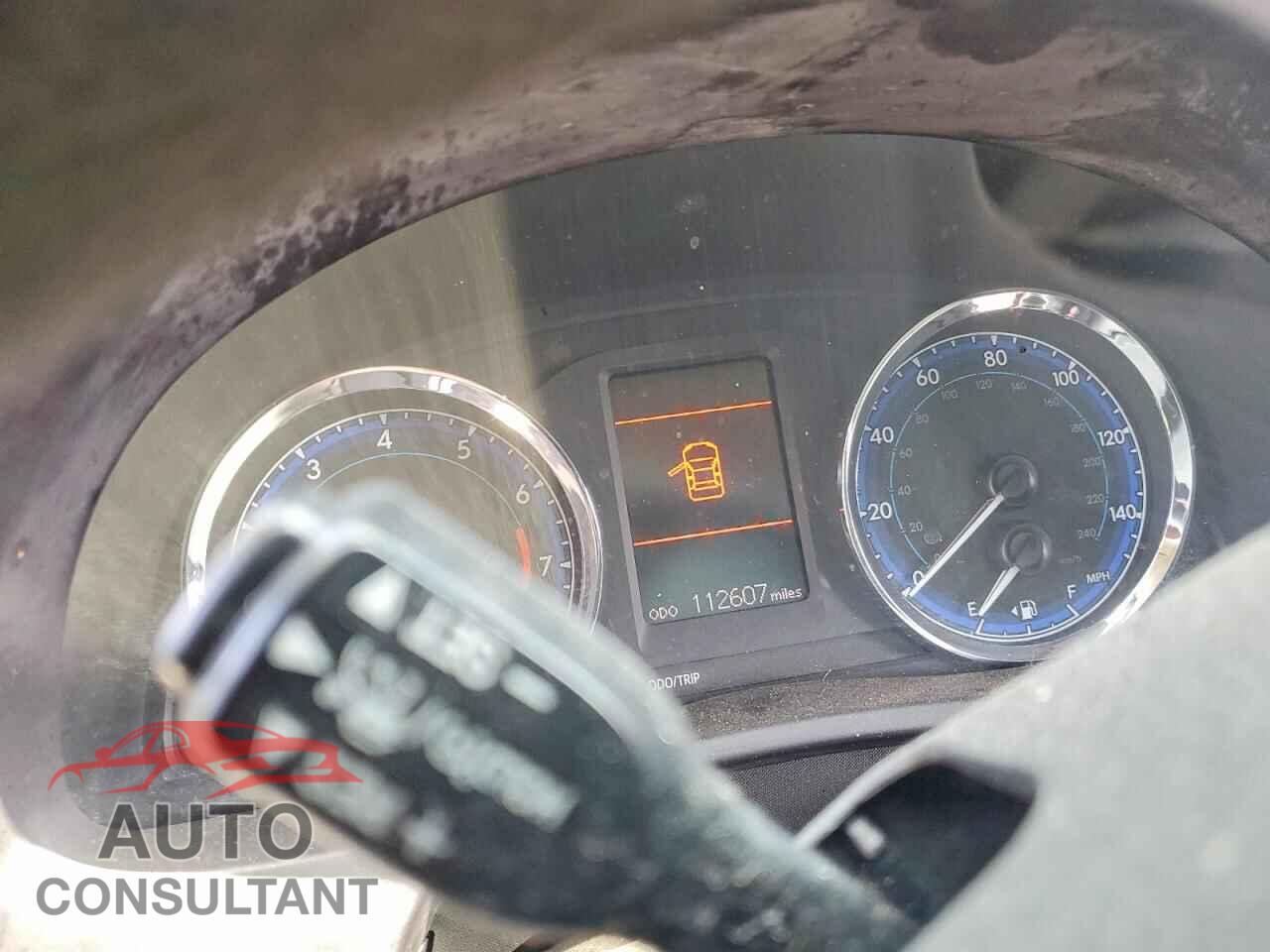 TOYOTA COROLLA 2018 - 5YFBURHEXJP833569