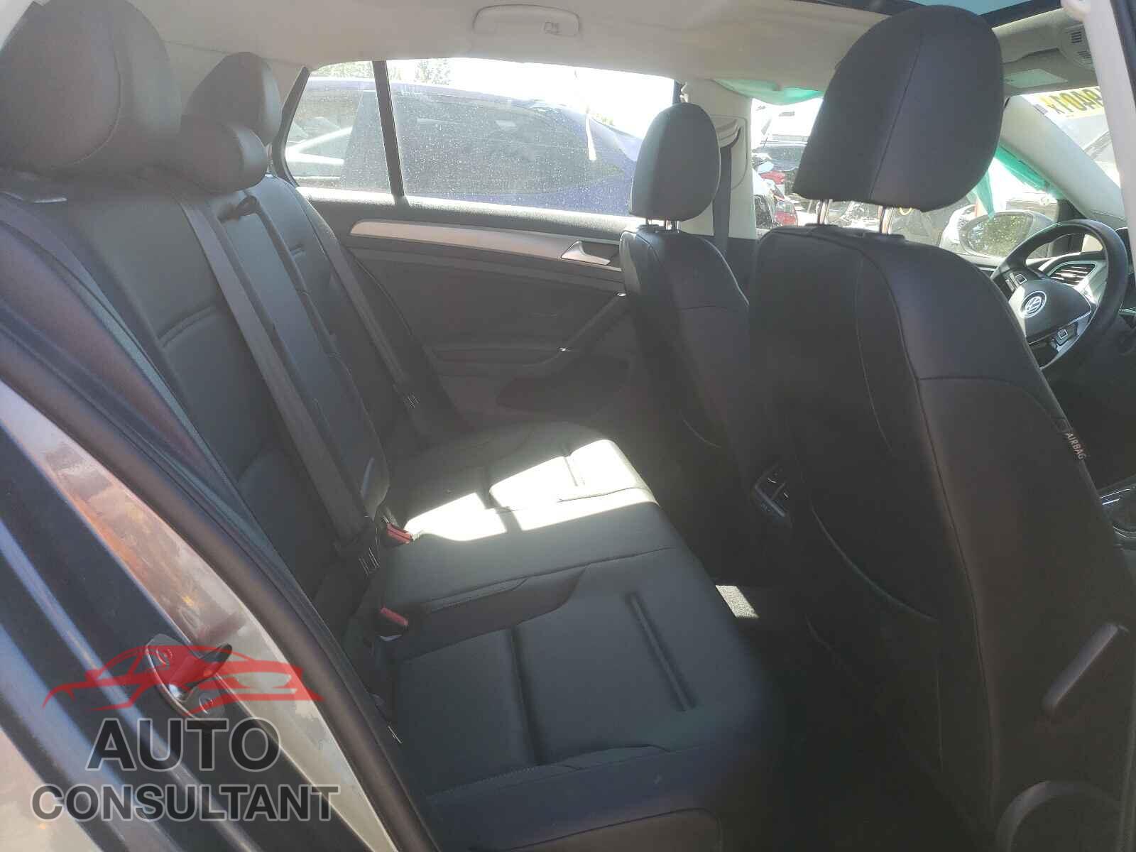 VOLKSWAGEN GOLF 2017 - 3VW217AU5HM012876