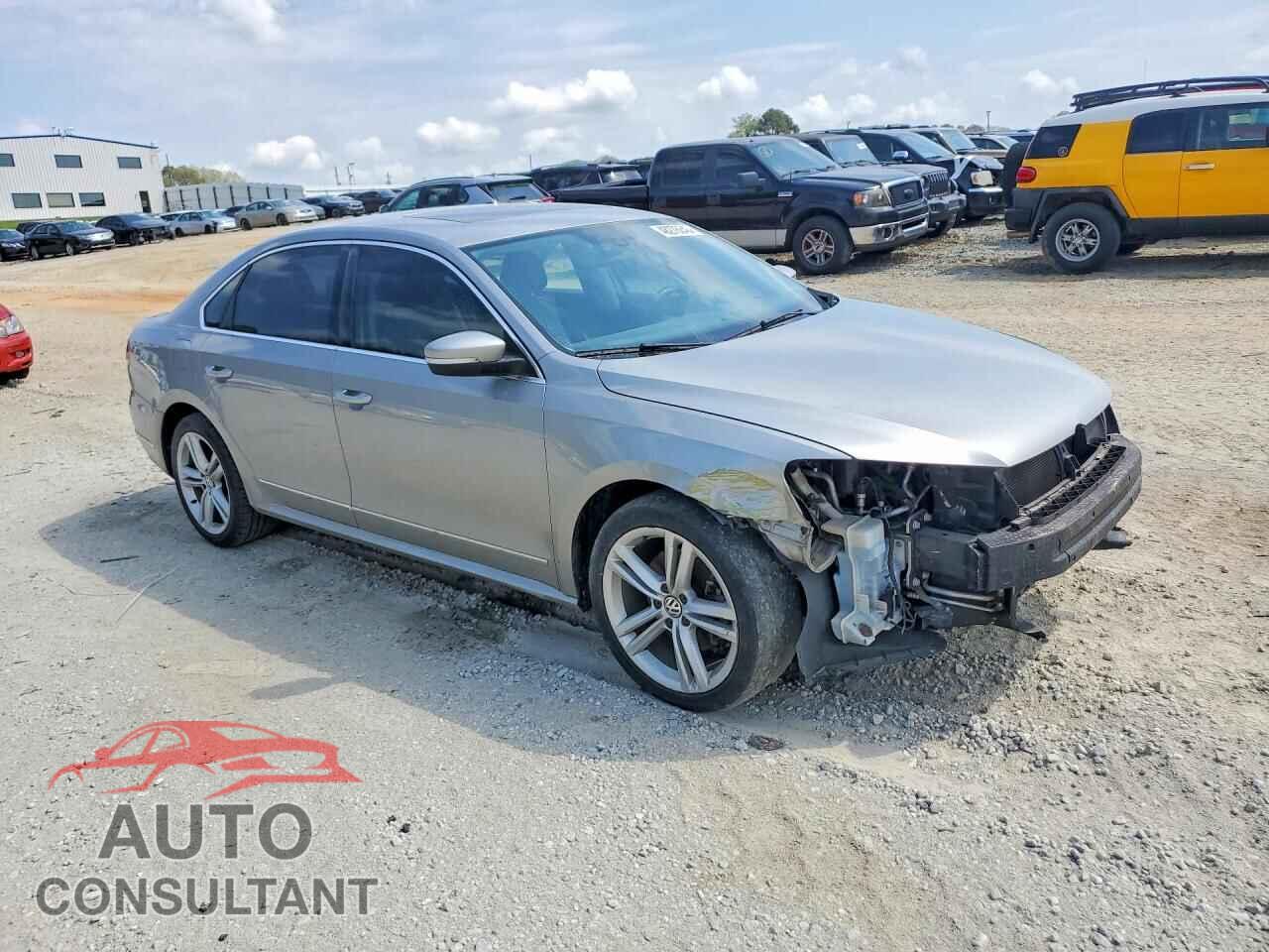 VOLKSWAGEN PASSAT 2013 - 1VWBN7A38DC127981